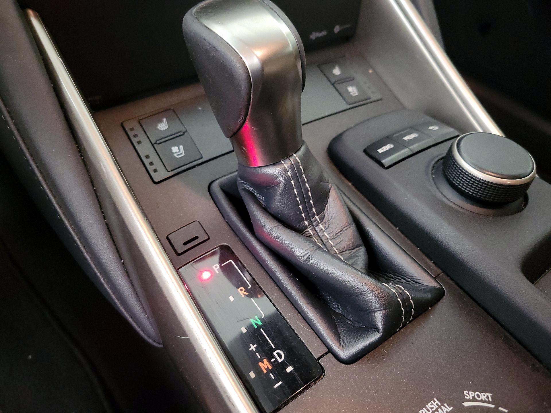 Thumbnail: 2018 Lexus IS - 17