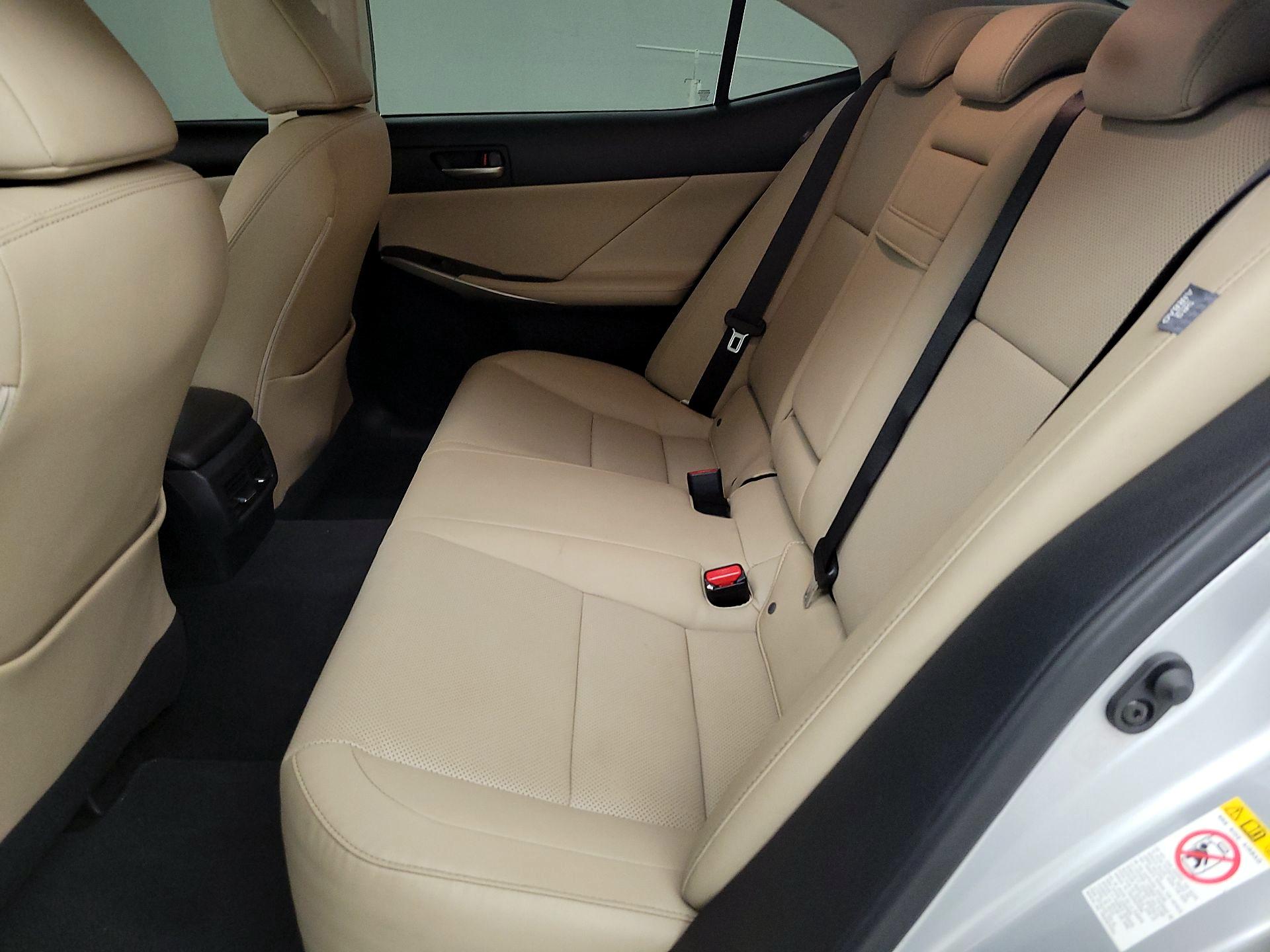 Thumbnail: 2018 Lexus IS - 20