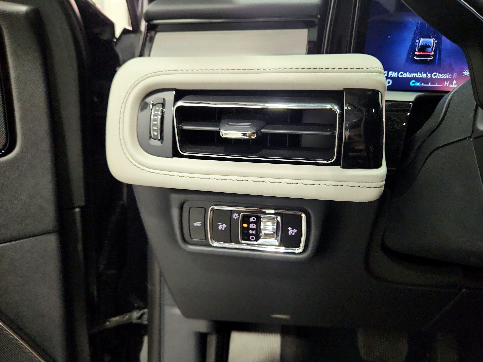 Thumbnail: 2025 Lincoln Aviator - 13