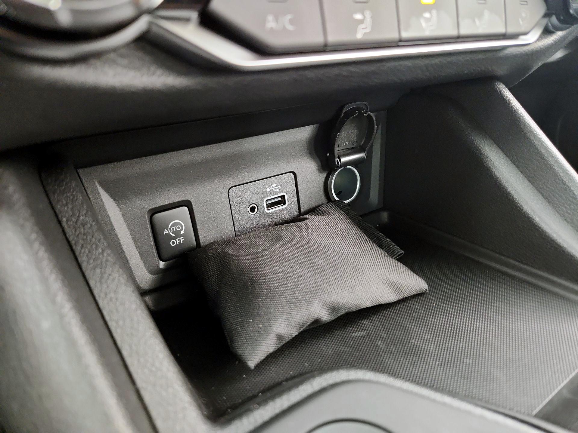 Thumbnail: 2025 Nissan Sentra - 18