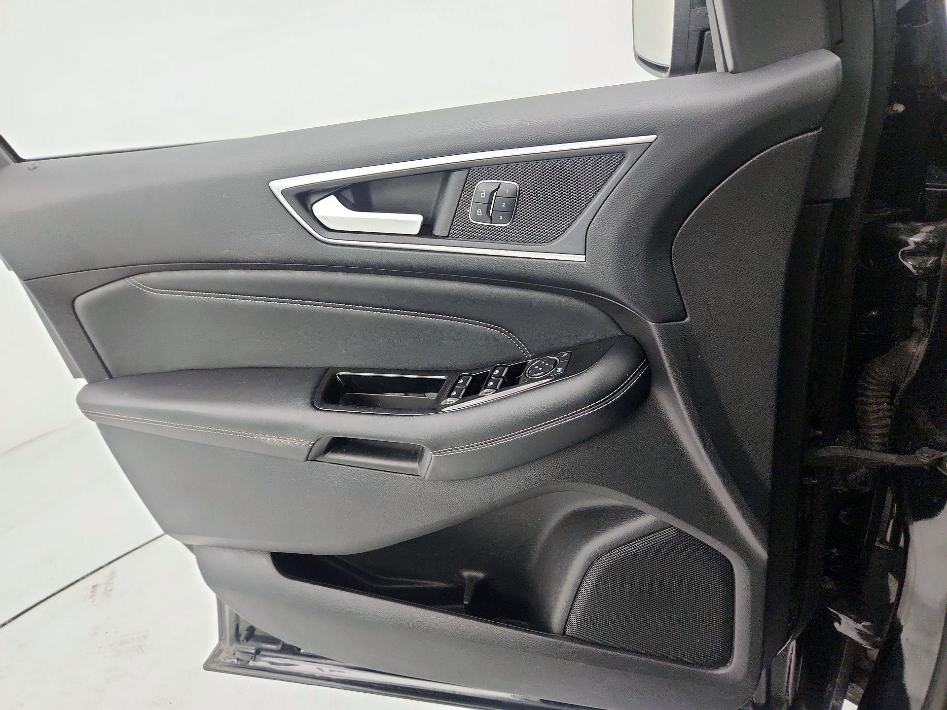 Thumbnail: 2017 Ford Edge - 12