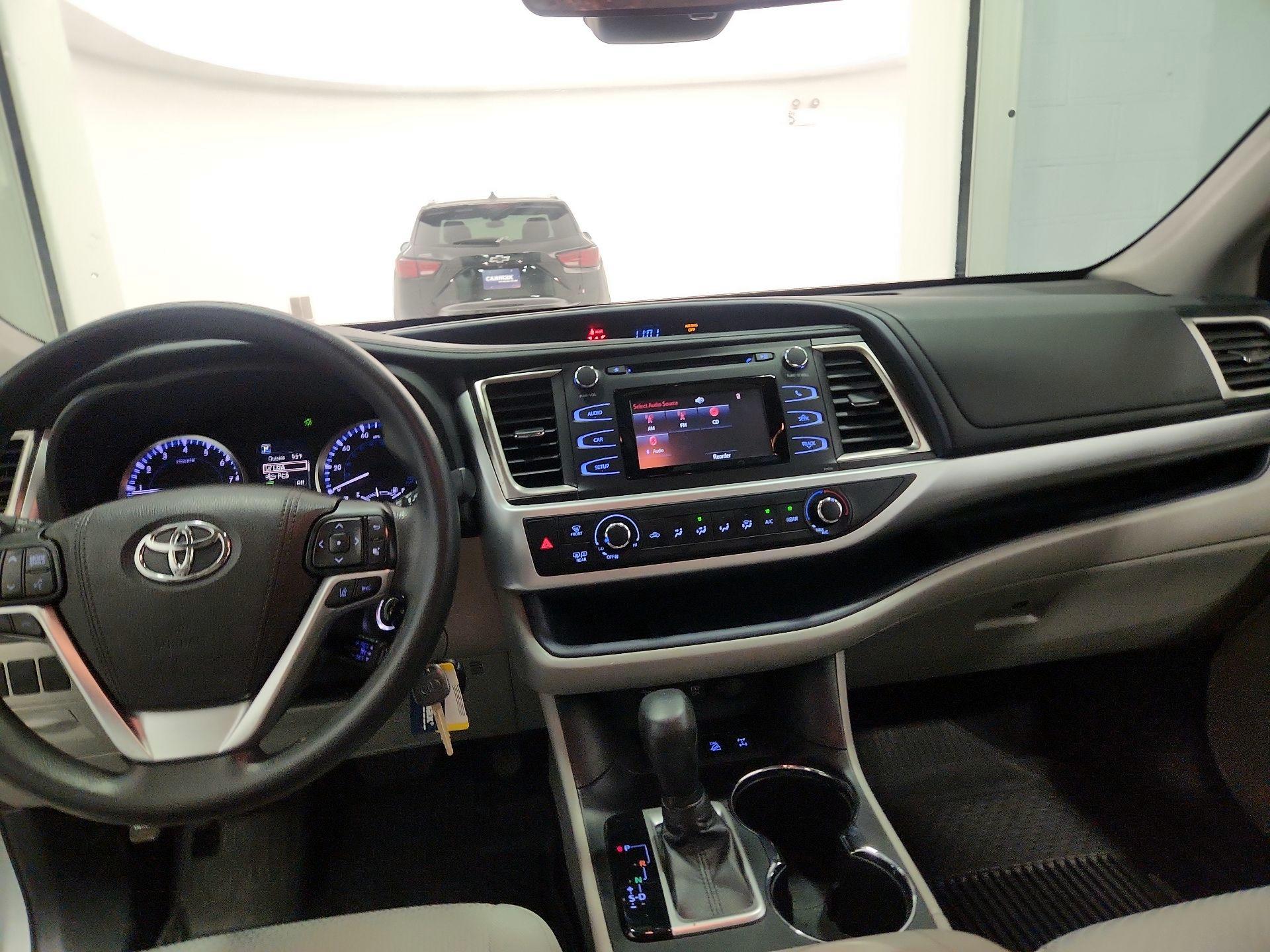 Thumbnail: 2018 Toyota Highlander - 9