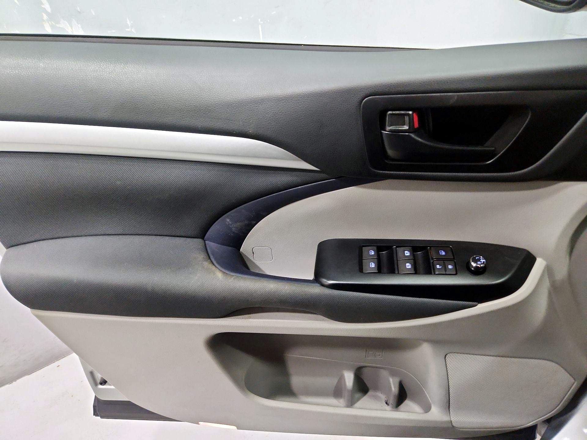 Thumbnail: 2018 Toyota Highlander - 12