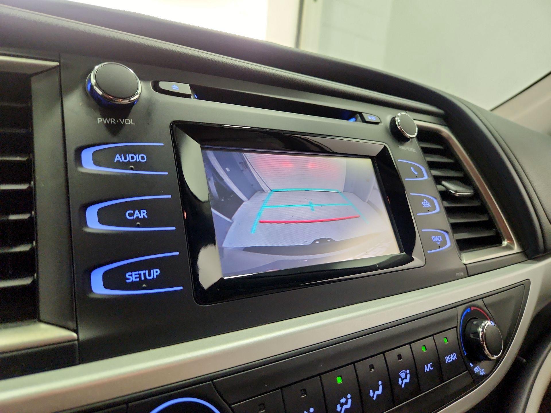 Thumbnail: 2018 Toyota Highlander - 14