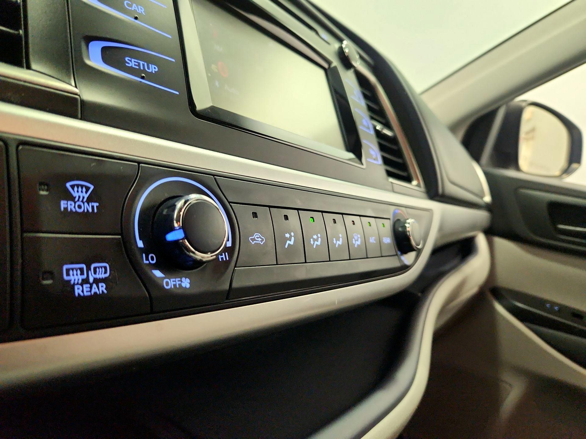 Thumbnail: 2018 Toyota Highlander - 16