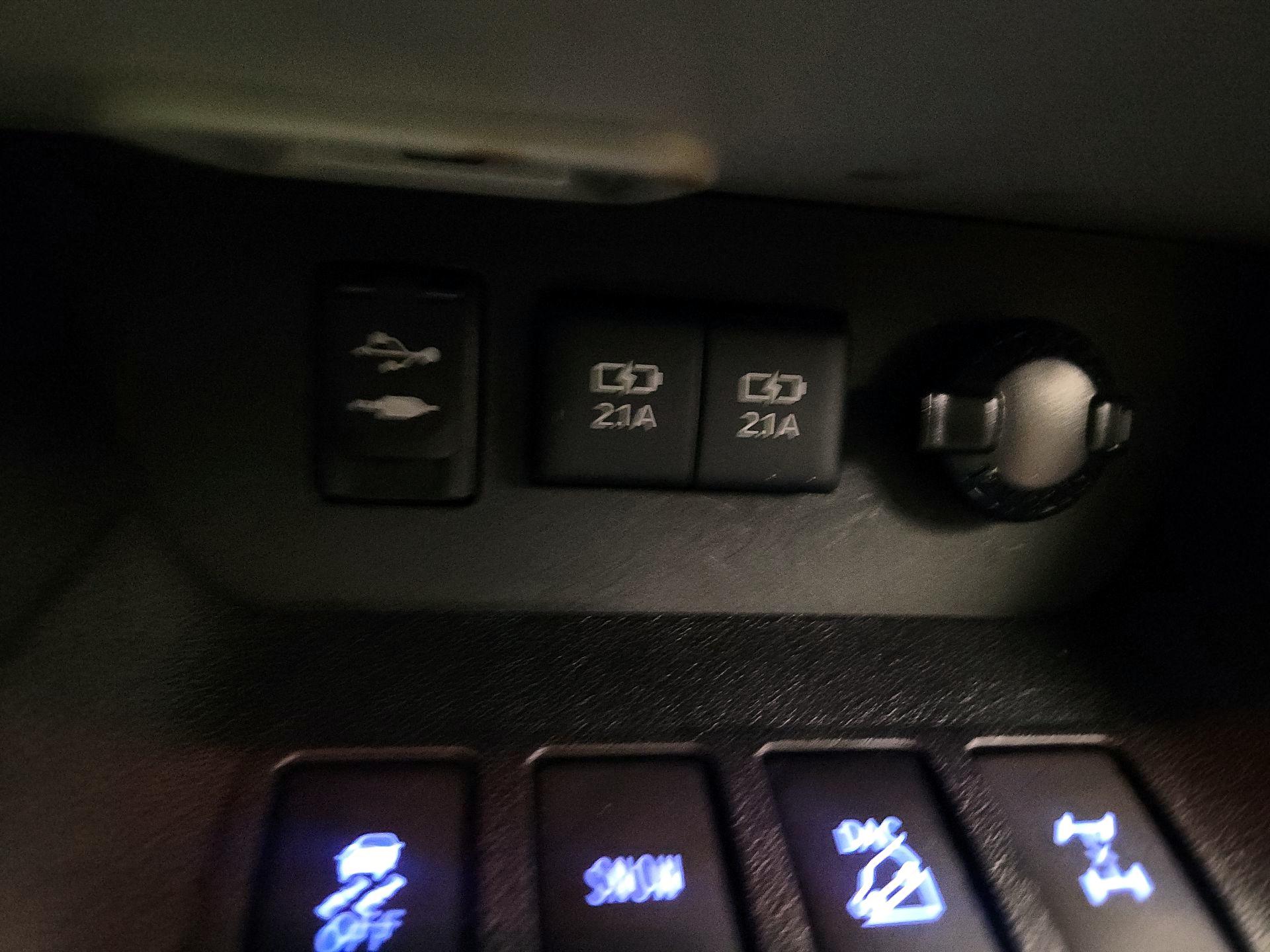 Thumbnail: 2018 Toyota Highlander - 18