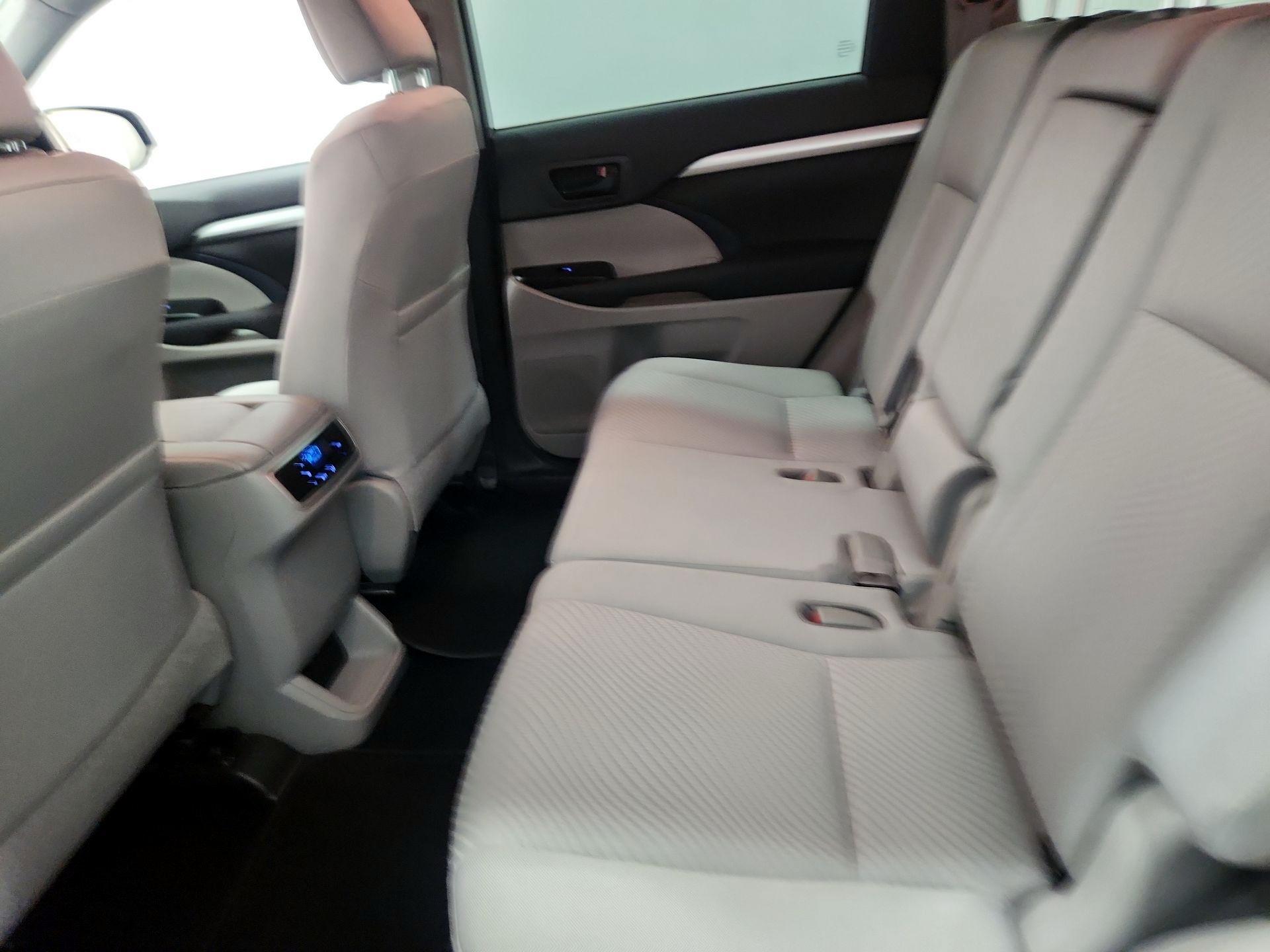 Thumbnail: 2018 Toyota Highlander - 19