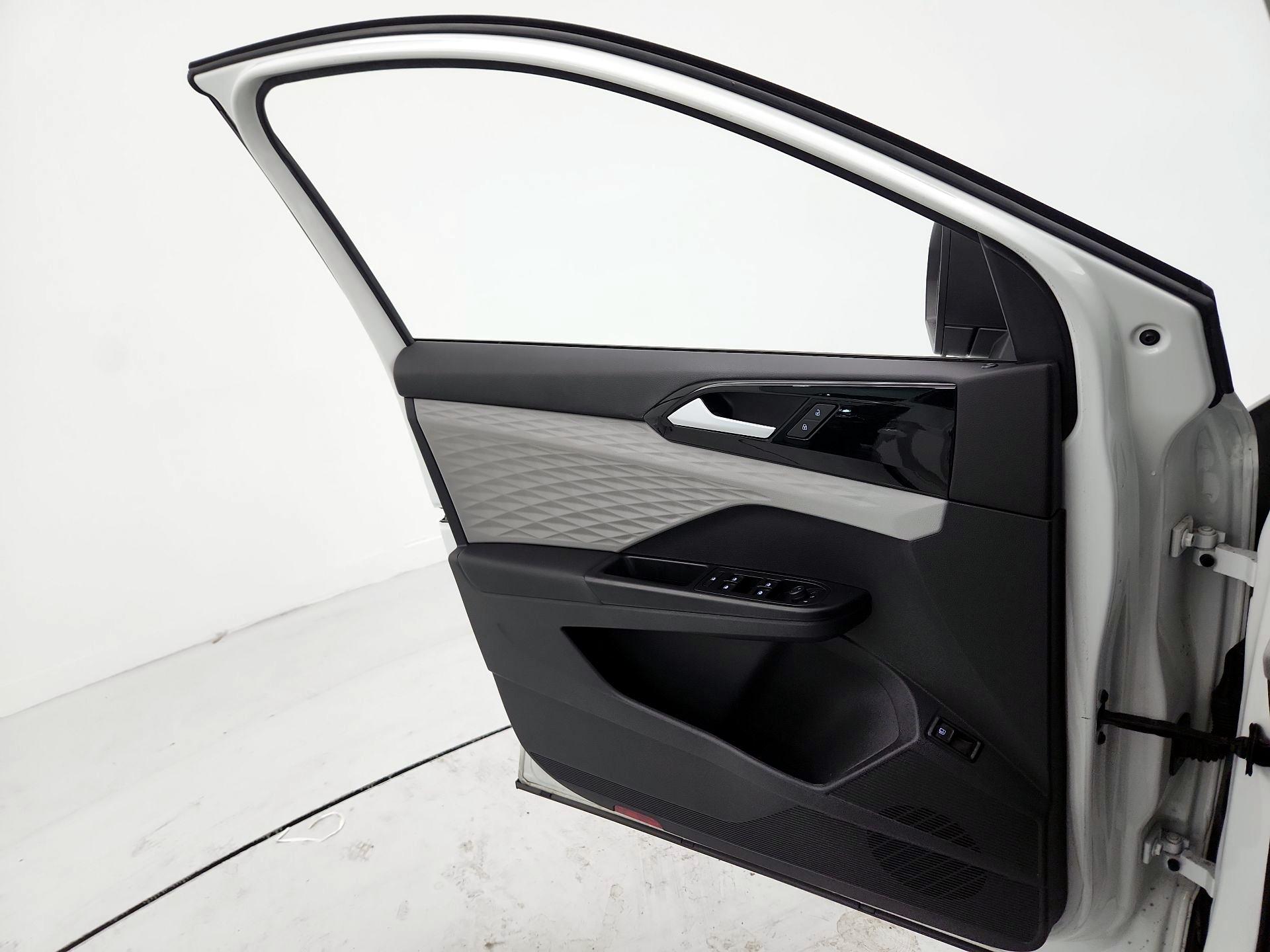 Thumbnail: 2023 Volkswagen Taos - 12