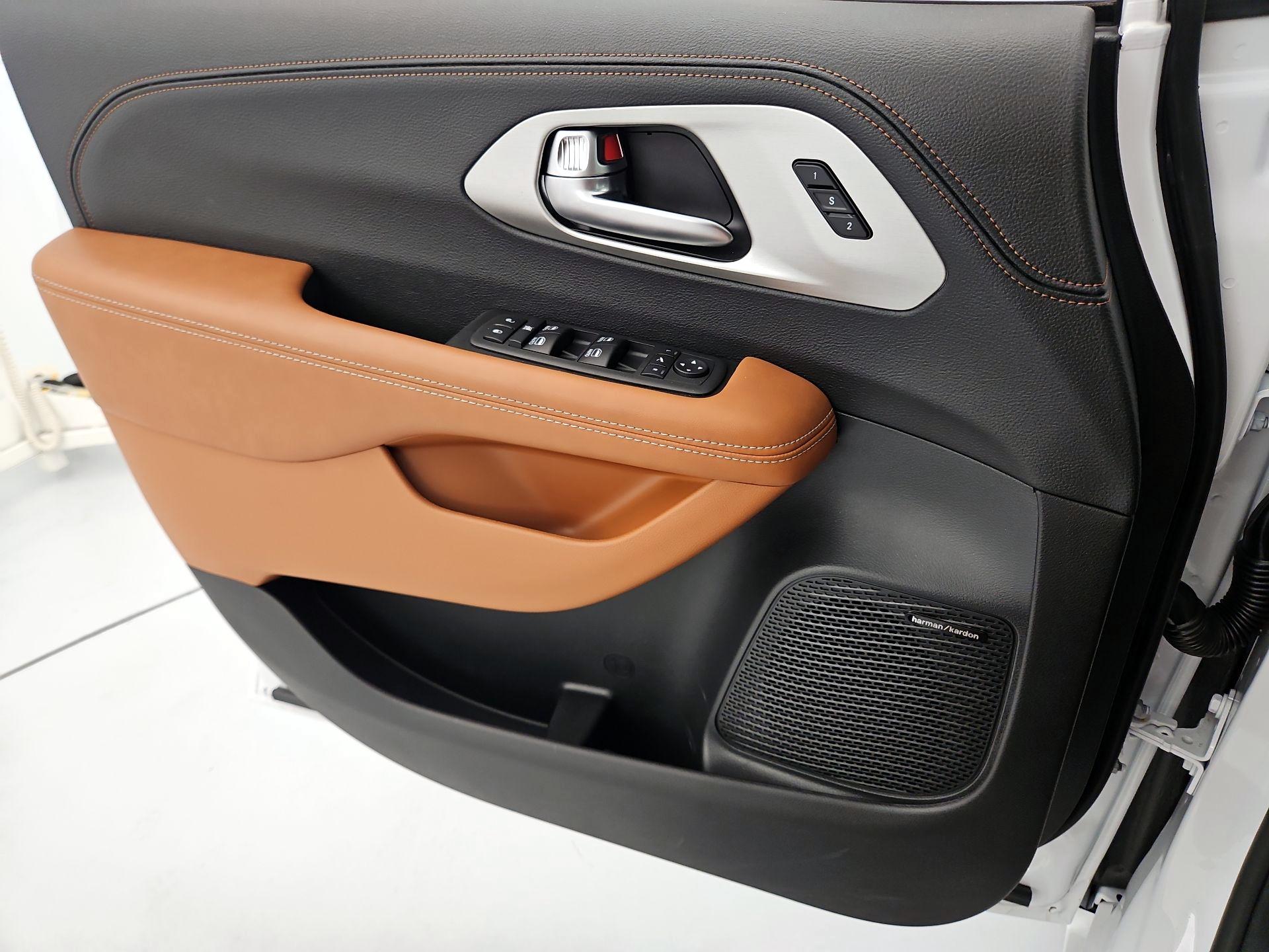 Thumbnail: 2026 Chrysler Pacifica - 12