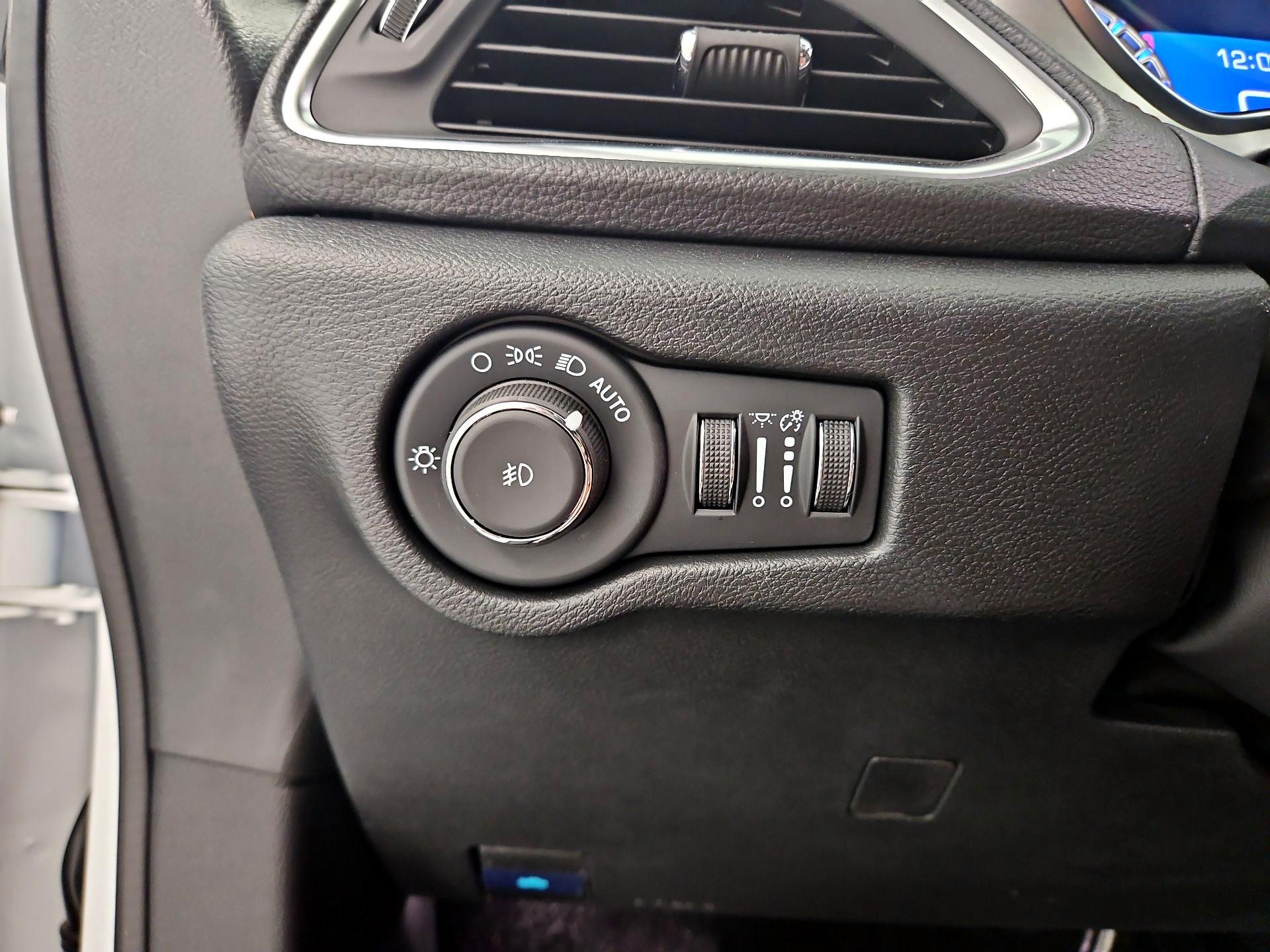 Thumbnail: 2026 Chrysler Pacifica - 13