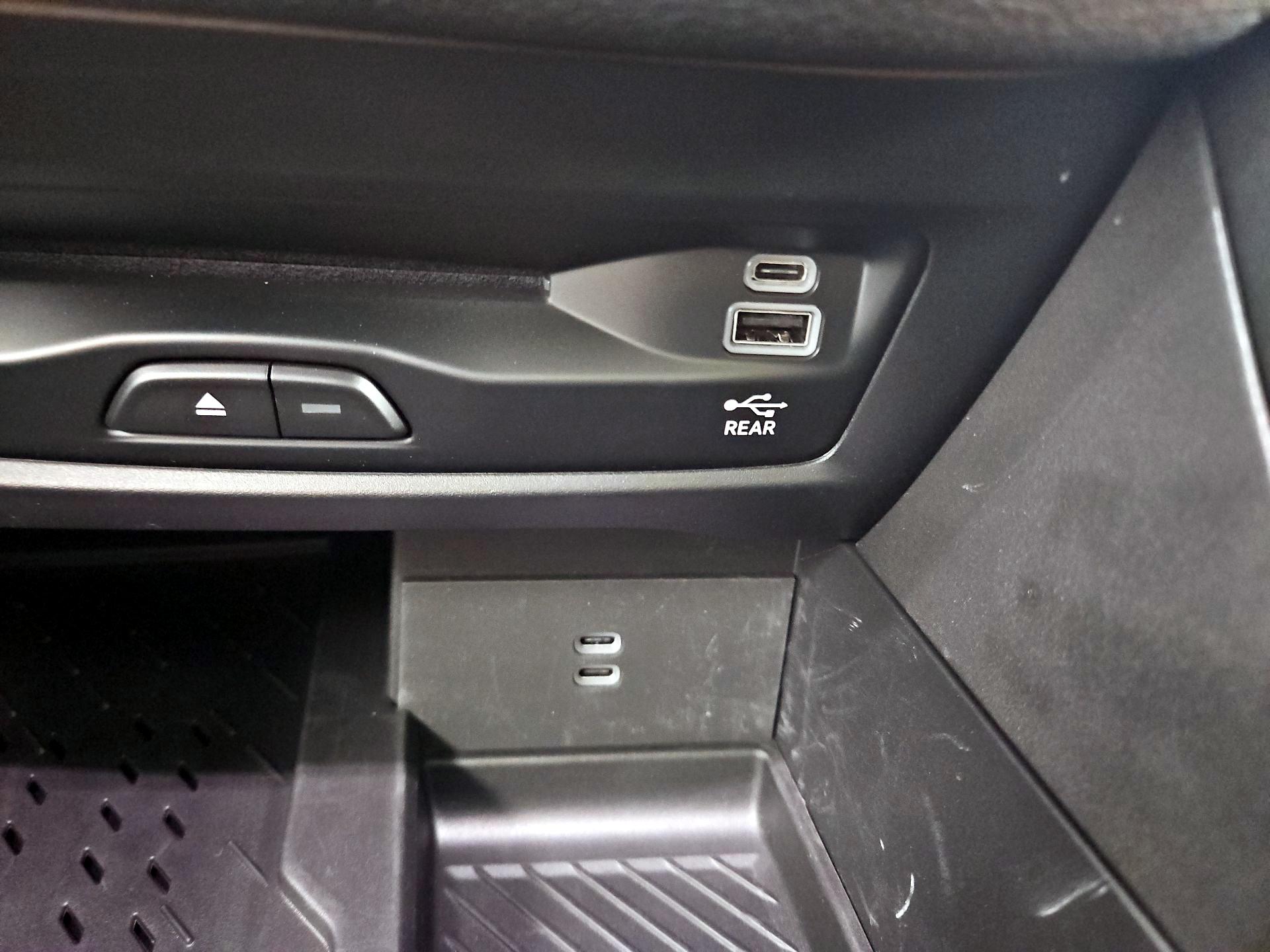 Thumbnail: 2026 Chrysler Pacifica - 19