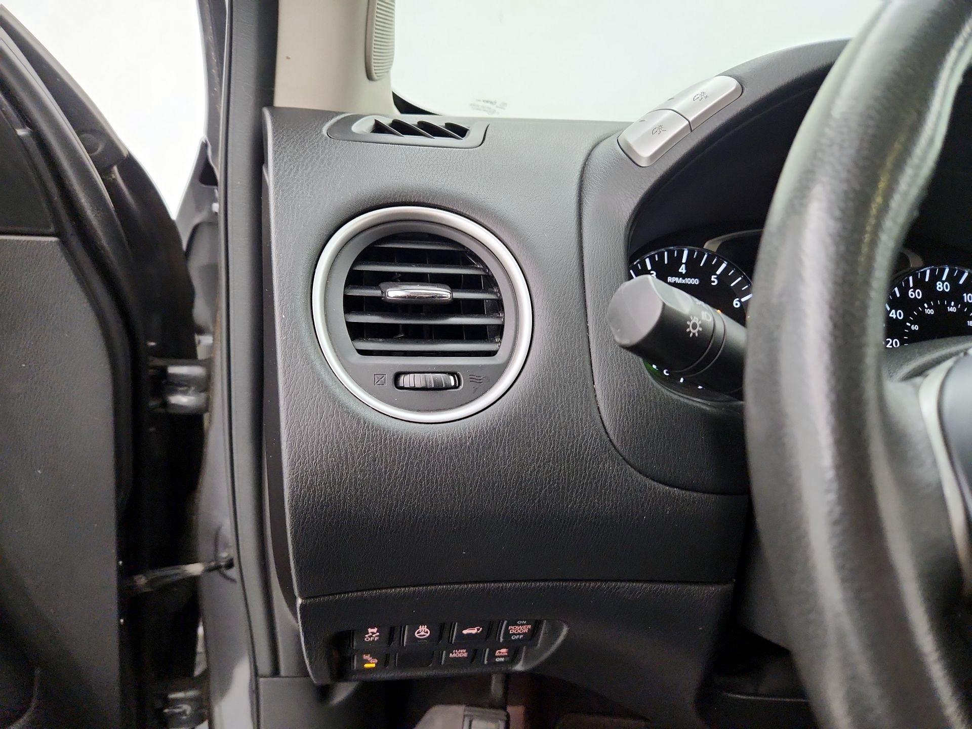 Thumbnail: 2017 Nissan Pathfinder - 13