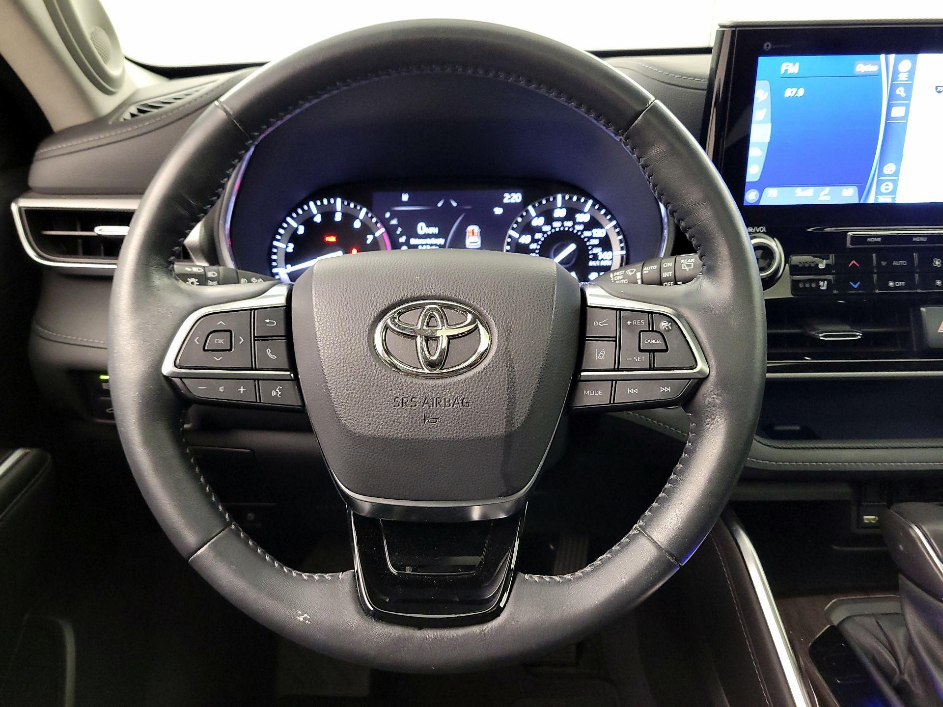 Thumbnail: 2021 Toyota Highlander - 10