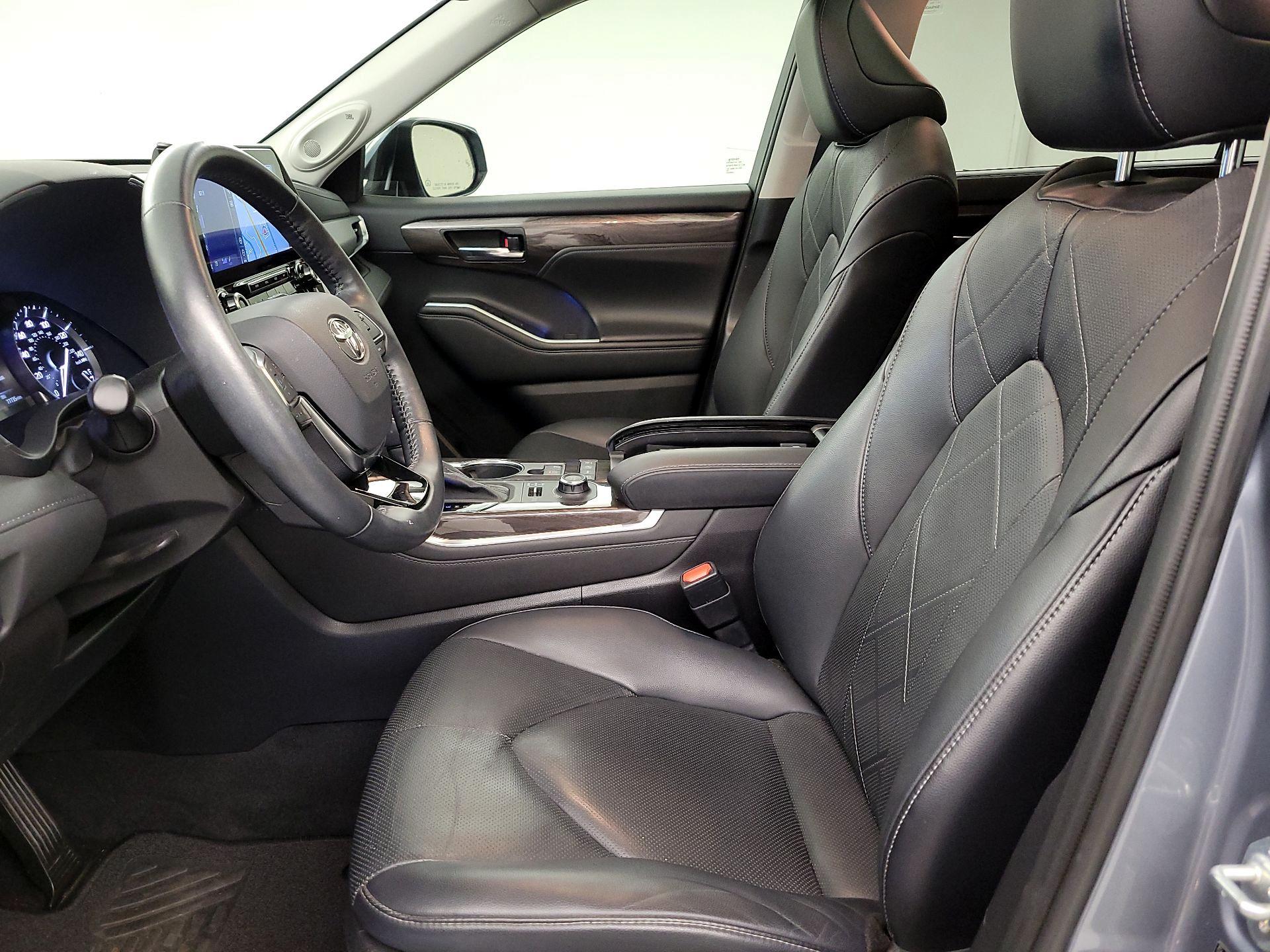 Thumbnail: 2021 Toyota Highlander - 11