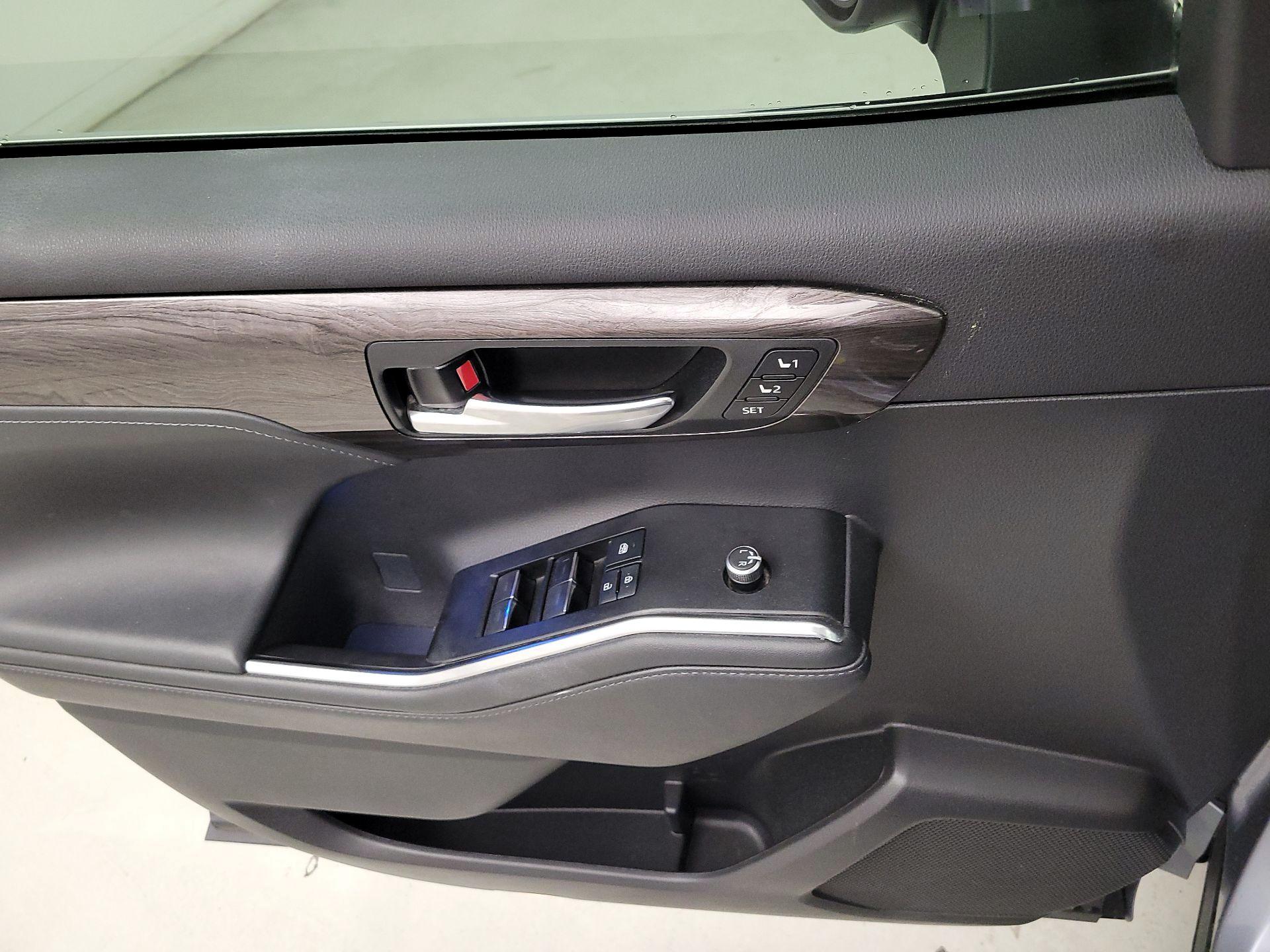 Thumbnail: 2021 Toyota Highlander - 12