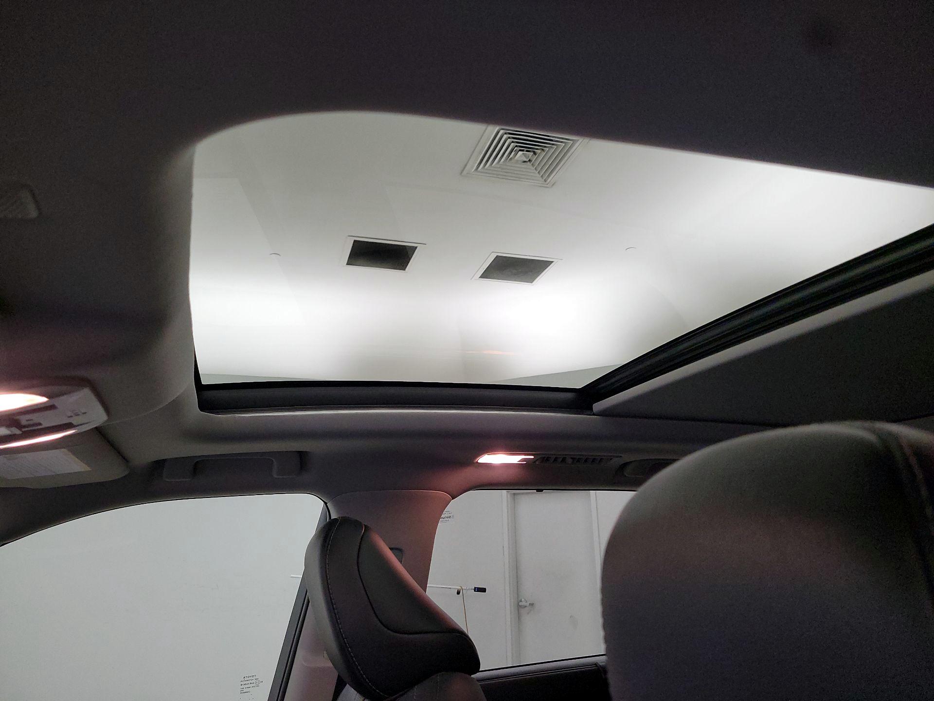 Thumbnail: 2021 Toyota Highlander - 20