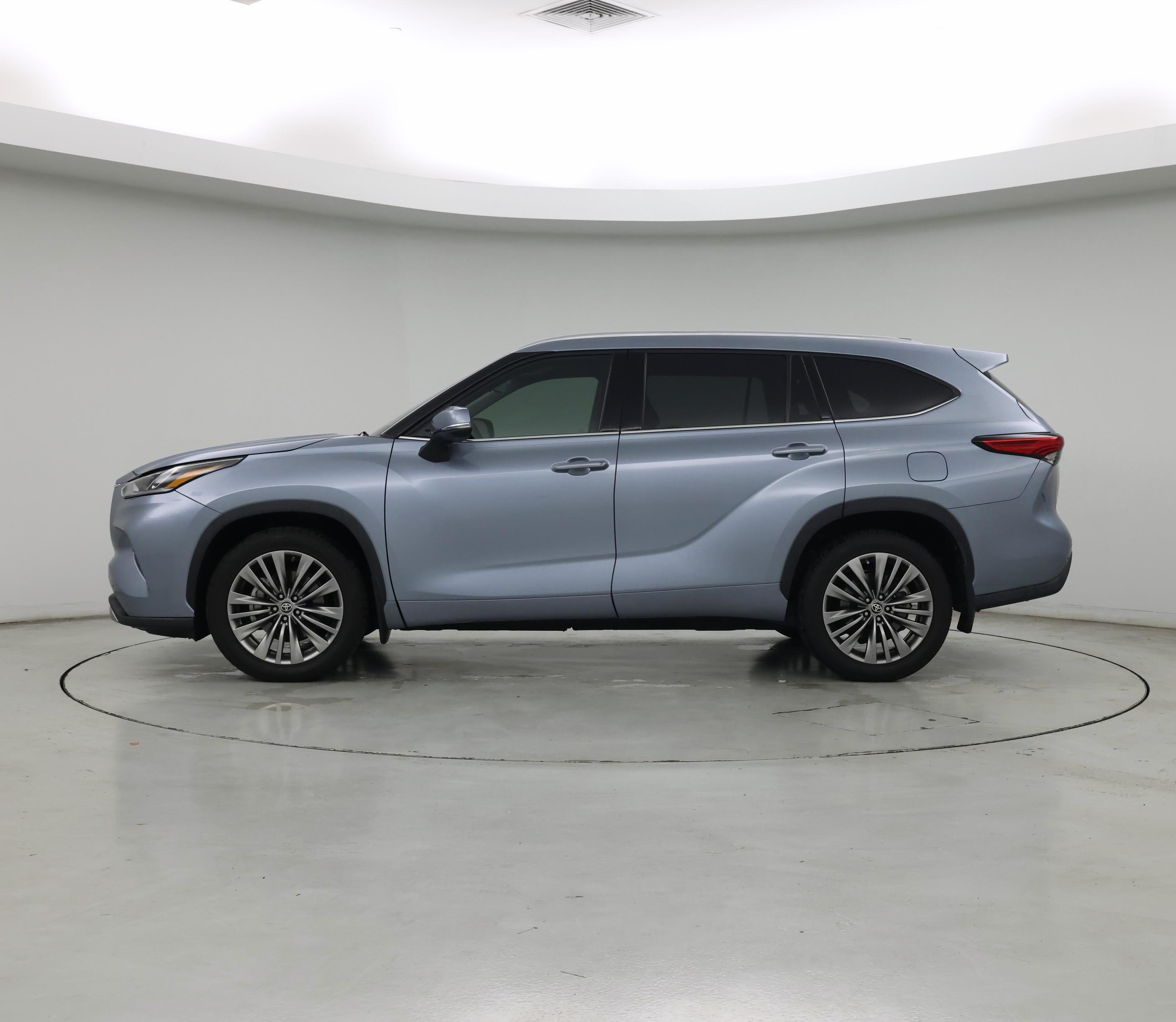 Thumbnail: 2021 Toyota Highlander - 3