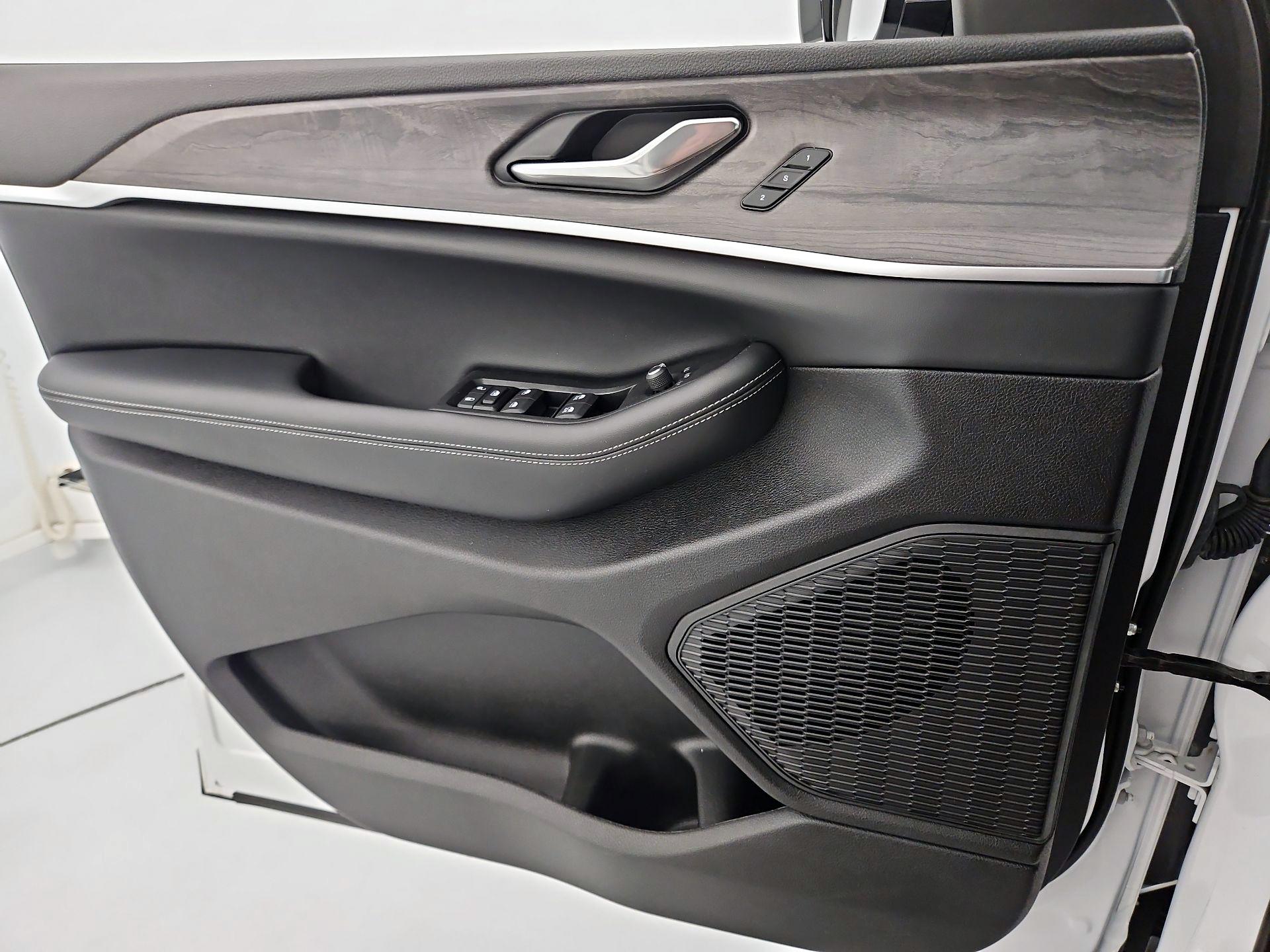 Thumbnail: 2025 Jeep Grand Cherokee - 12