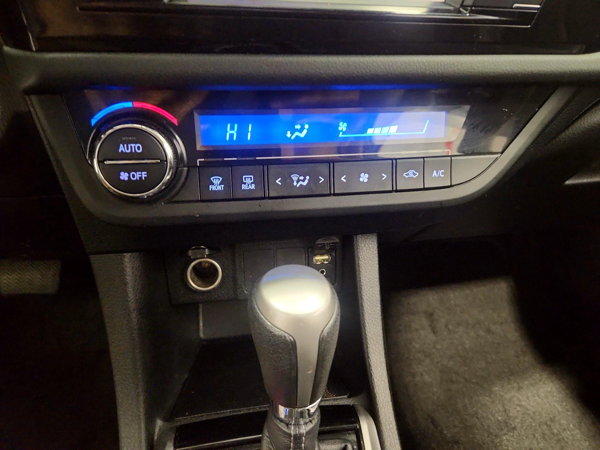 Thumbnail: 2016 Toyota Corolla - 16