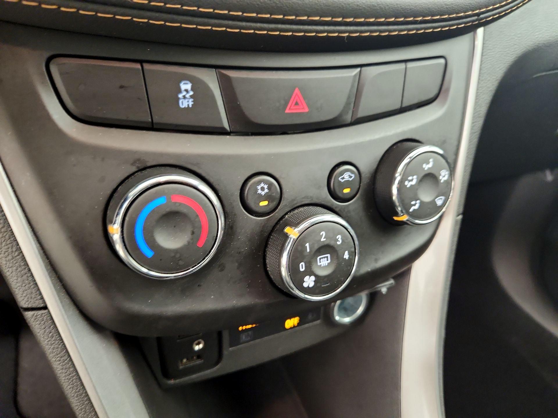 Thumbnail: 2022 Chevrolet Trax - 16