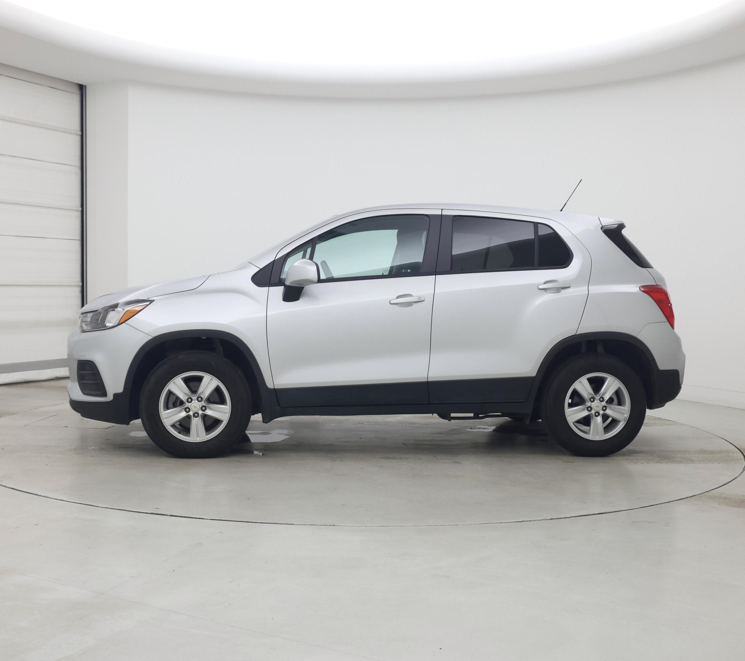 Thumbnail: 2022 Chevrolet Trax - 3
