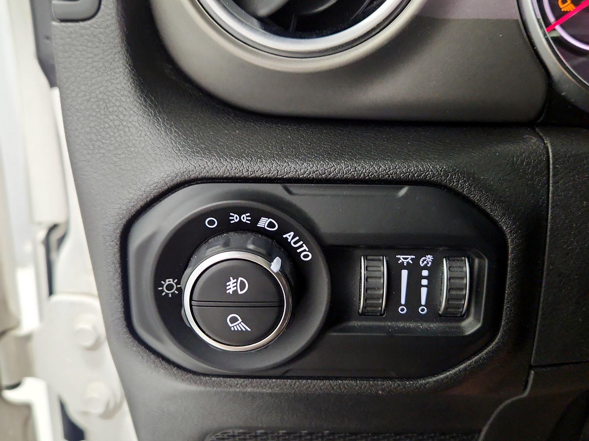 Thumbnail: 2021 Jeep Gladiator - 13