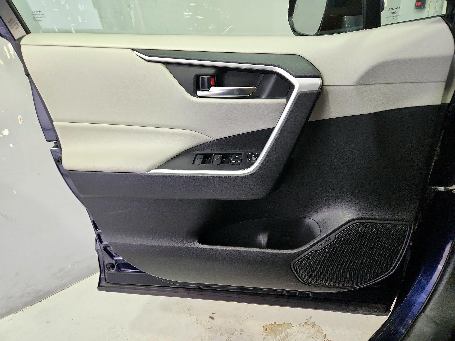 Thumbnail: 2021 Toyota RAV4 - 12