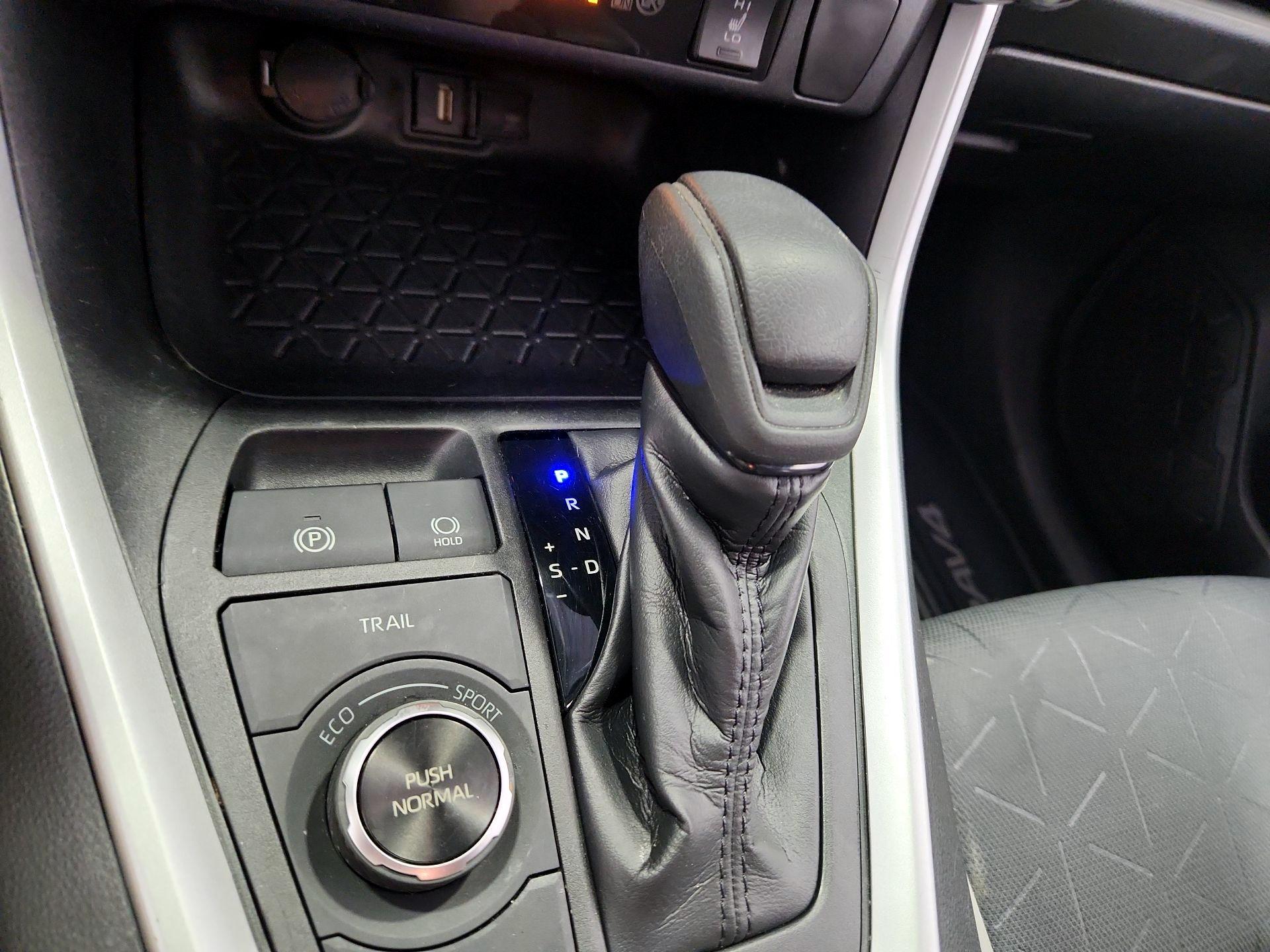 Thumbnail: 2021 Toyota RAV4 - 17