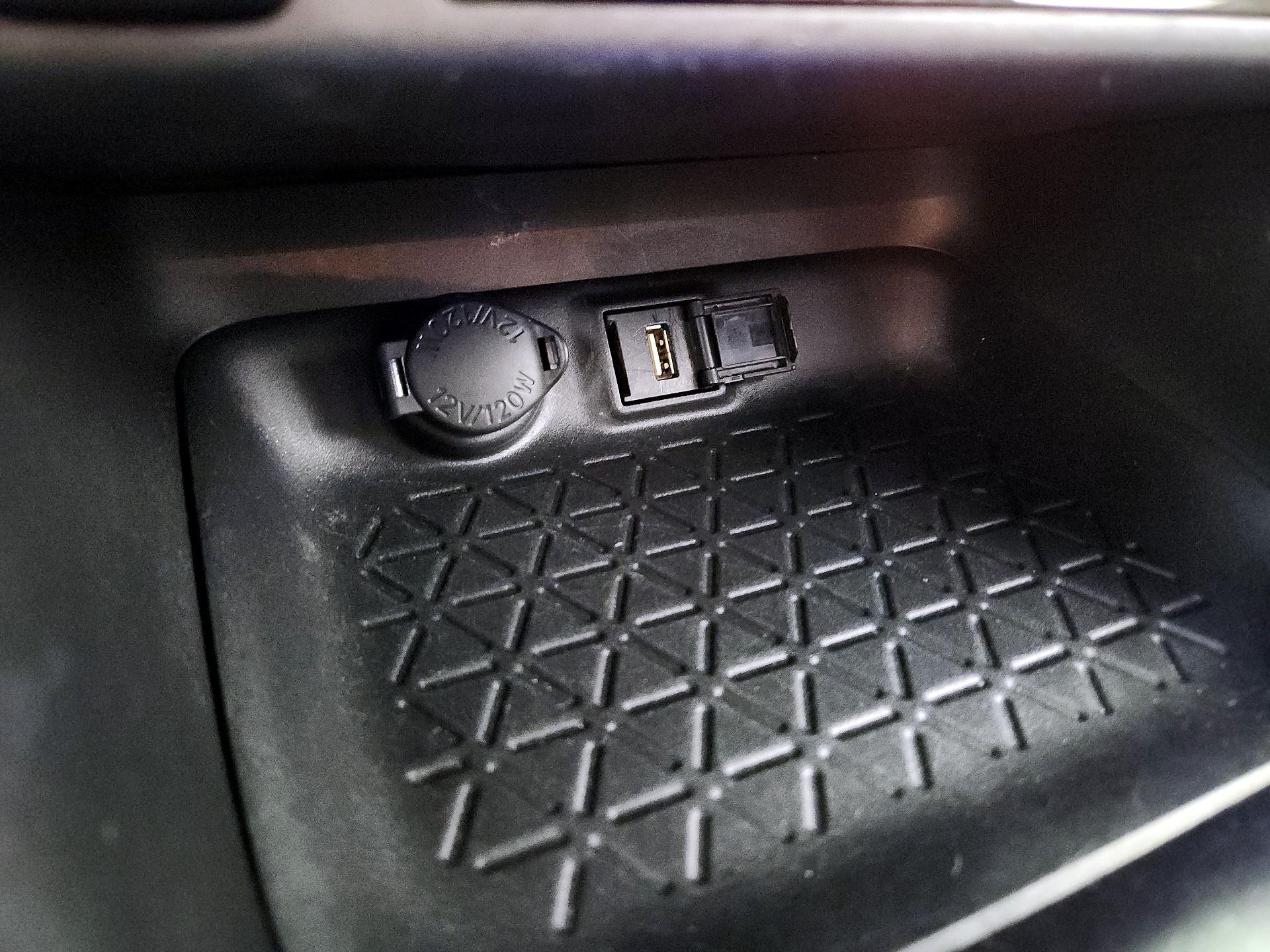 Thumbnail: 2021 Toyota RAV4 - 18