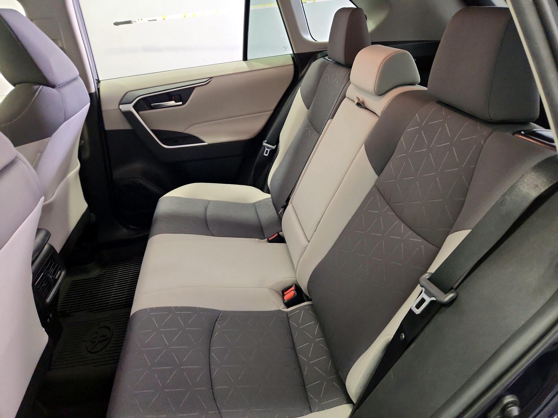 Thumbnail: 2021 Toyota RAV4 - 20