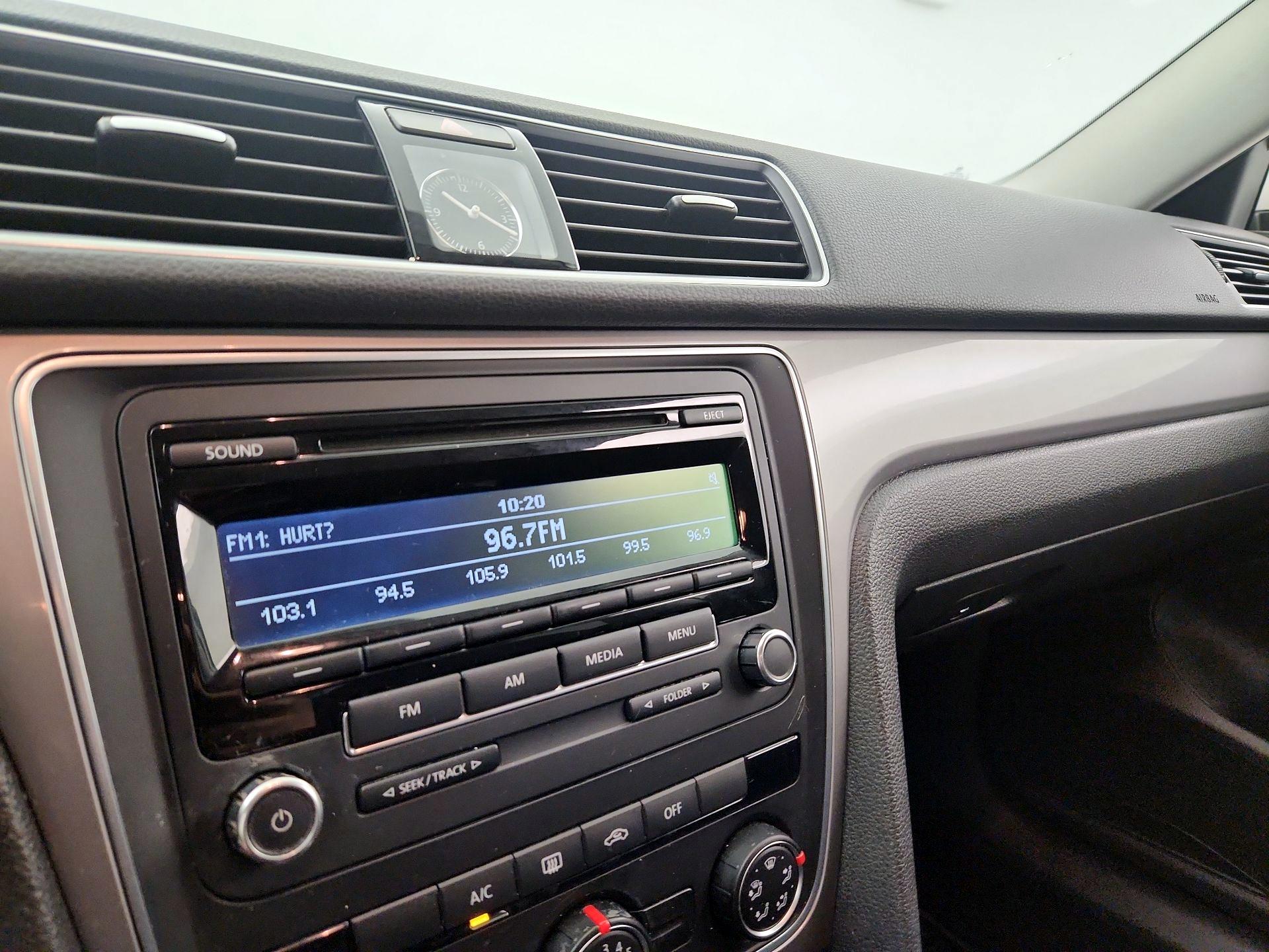 Thumbnail: 2015 Volkswagen Passat - 14