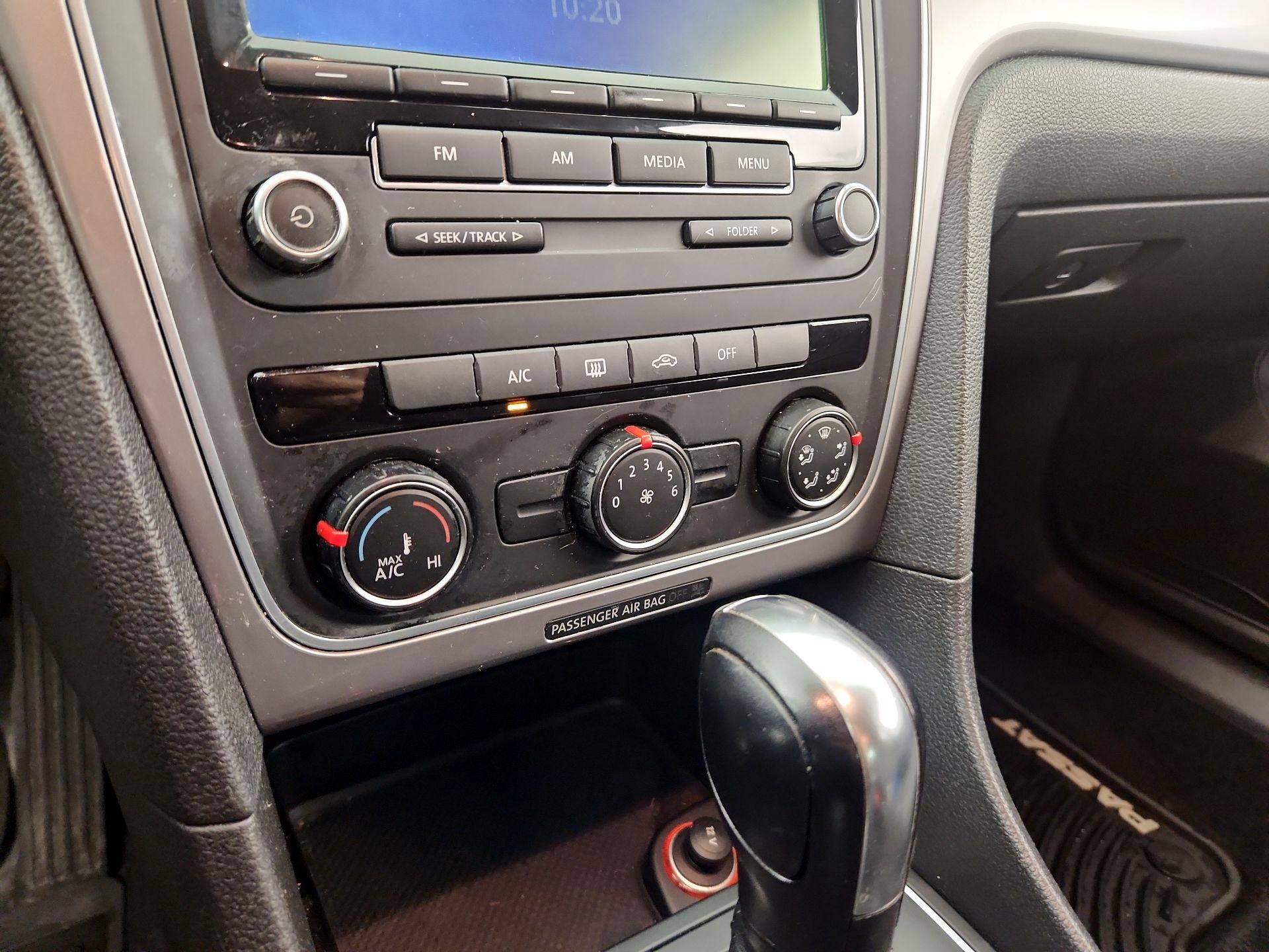 Thumbnail: 2015 Volkswagen Passat - 15