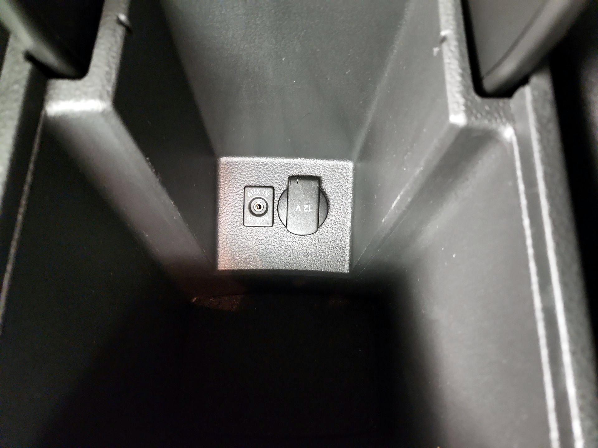 Thumbnail: 2015 Volkswagen Passat - 17