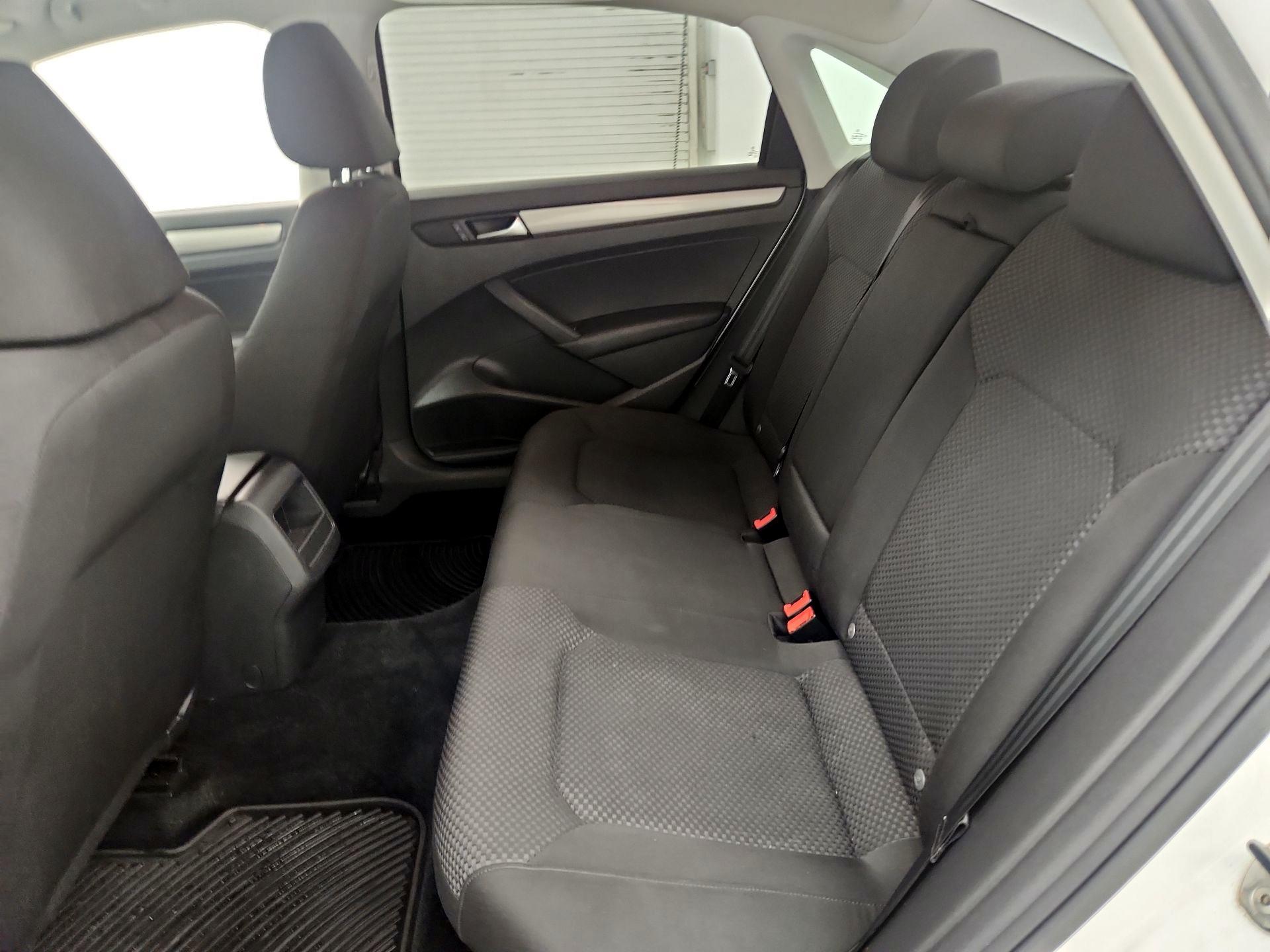 Thumbnail: 2015 Volkswagen Passat - 18