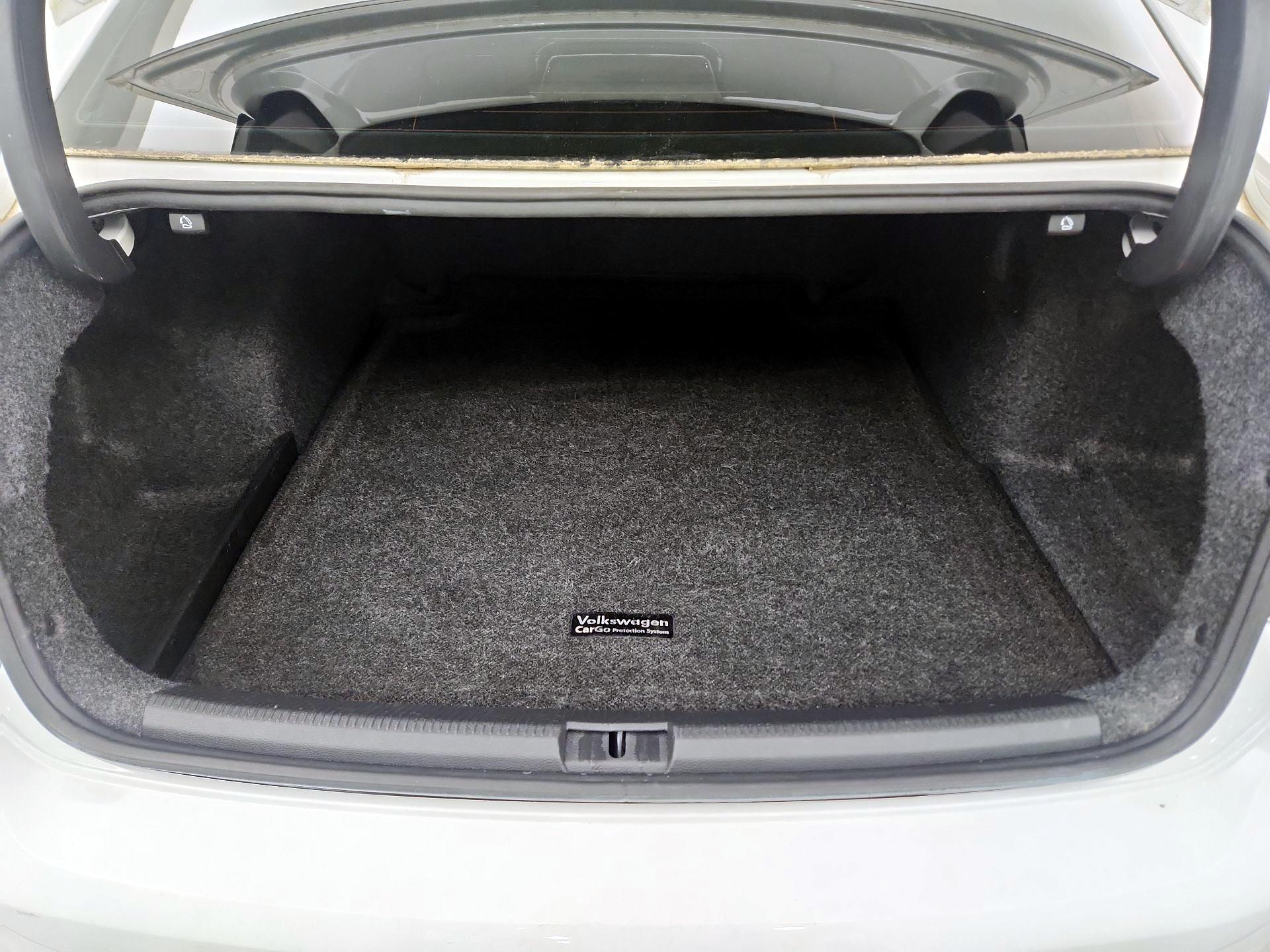 Thumbnail: 2015 Volkswagen Passat - 19