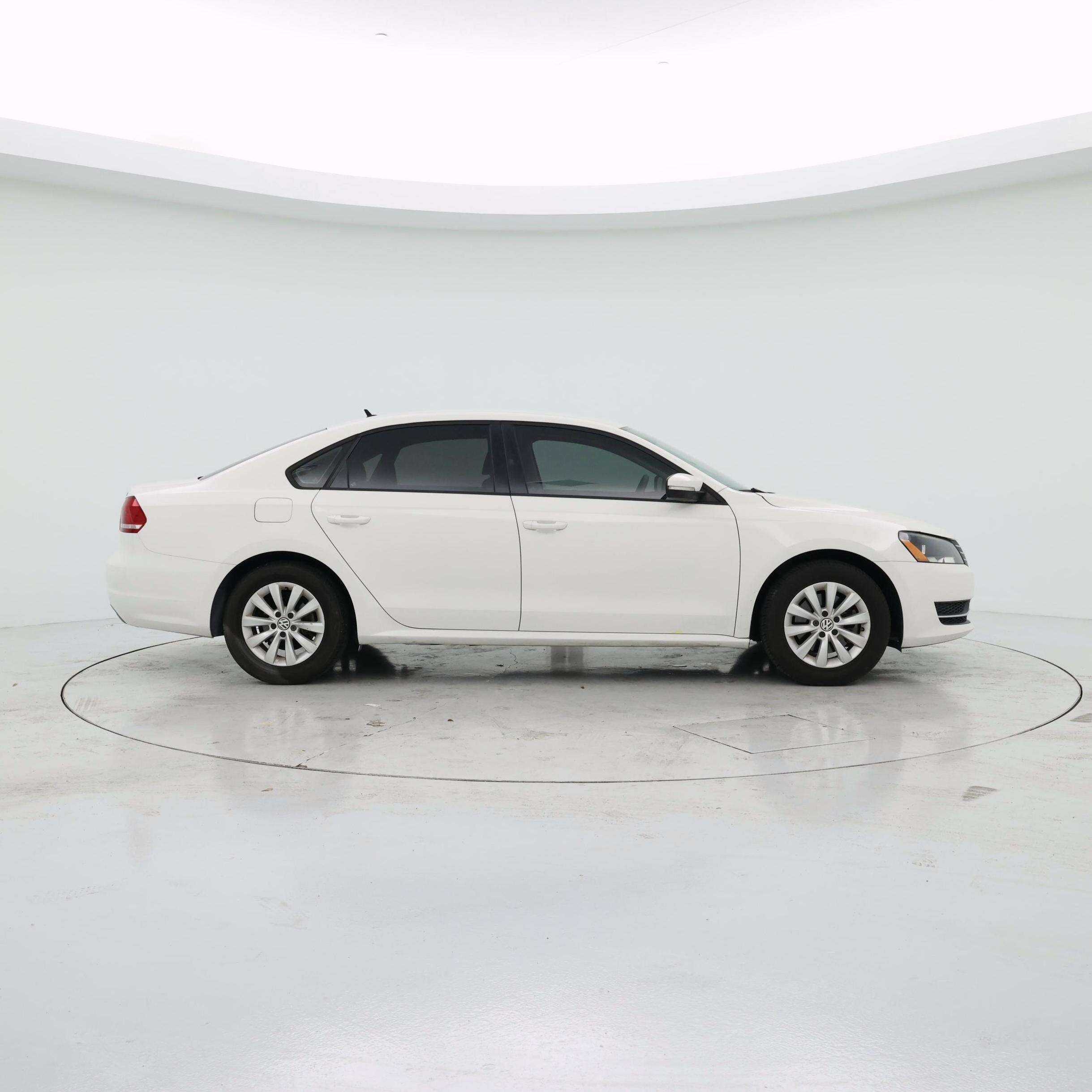 Thumbnail: 2015 Volkswagen Passat - 7