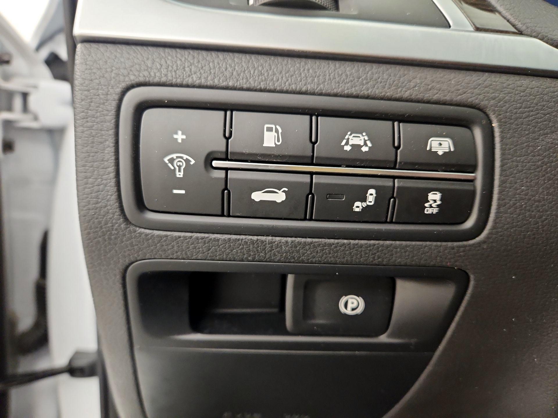 Thumbnail: 2016 Hyundai Genesis - 13