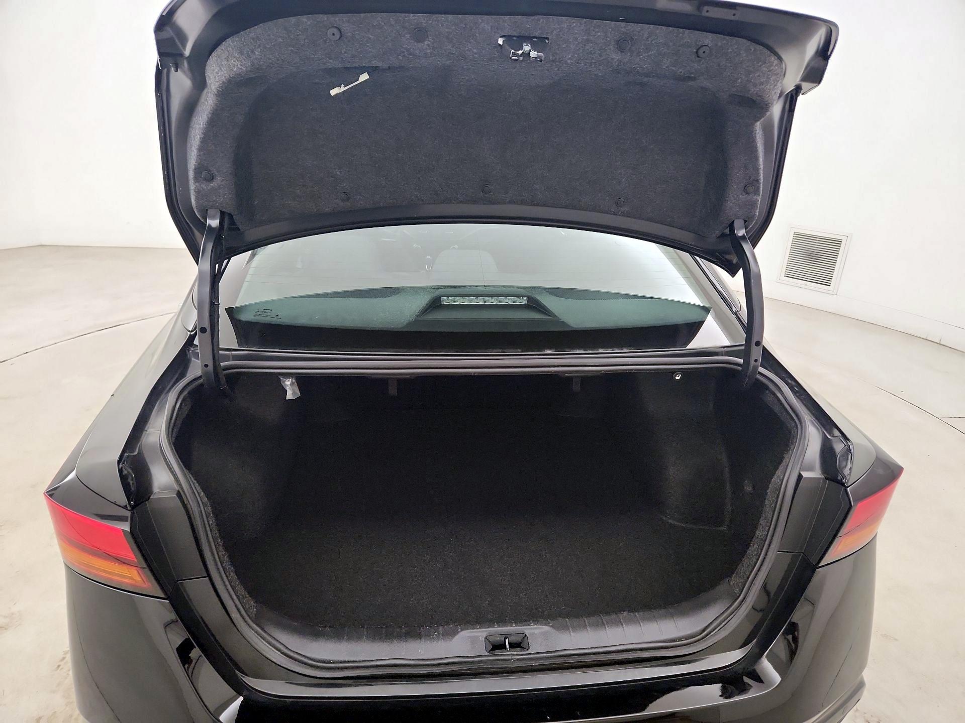 Thumbnail: 2024 Nissan Altima - 20