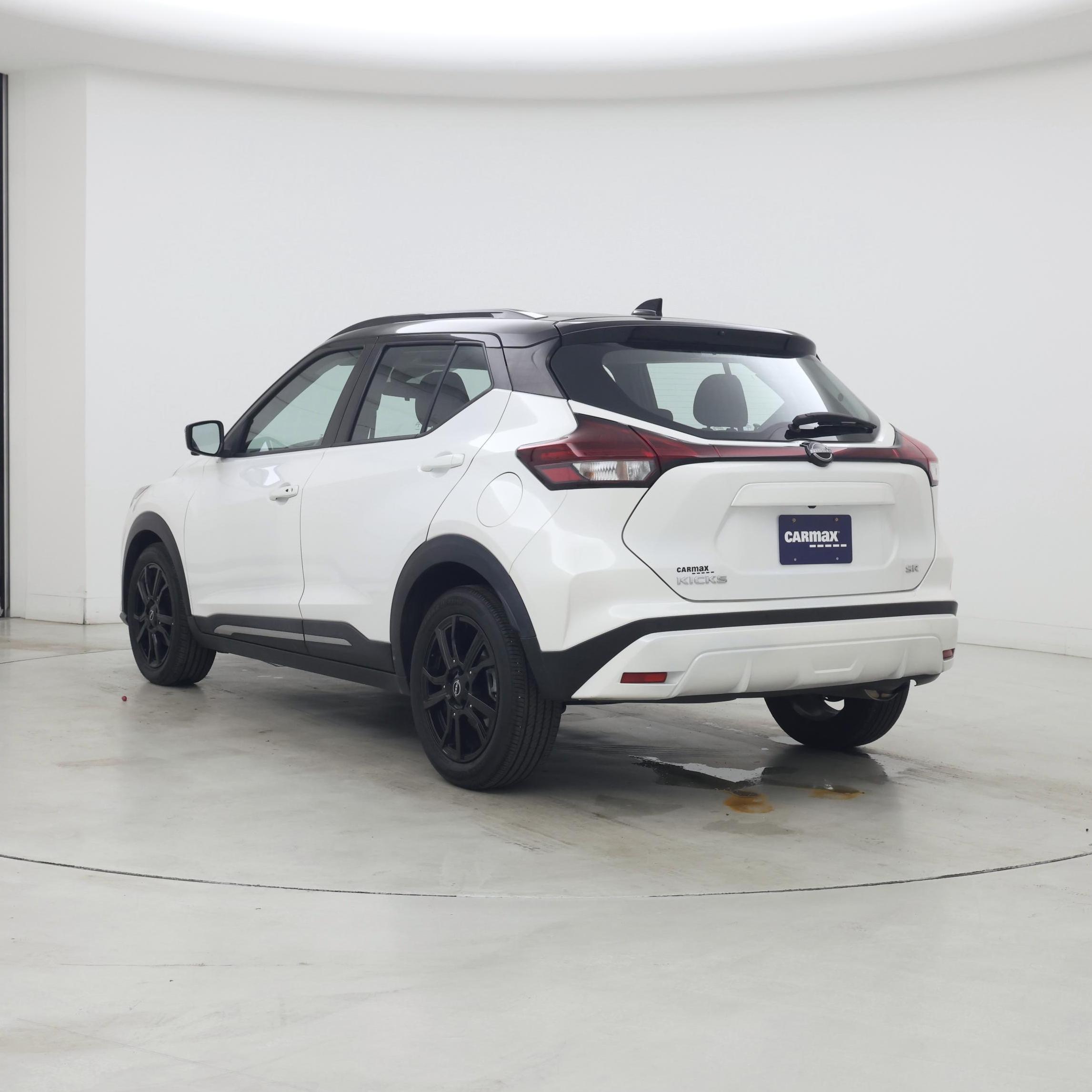 Thumbnail: 2023 Nissan Kicks - 2