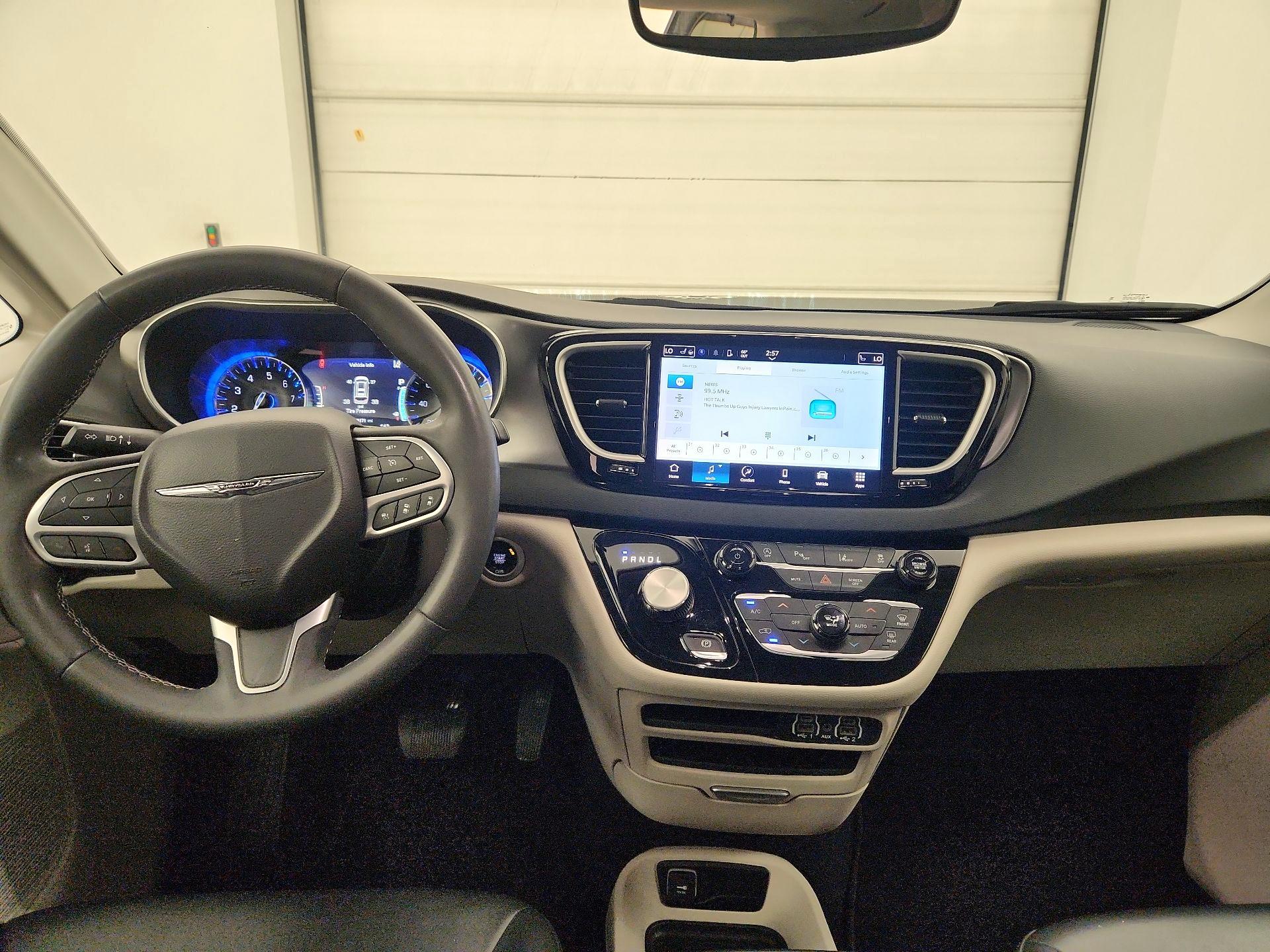 Thumbnail: 2023 Chrysler Pacifica - 9