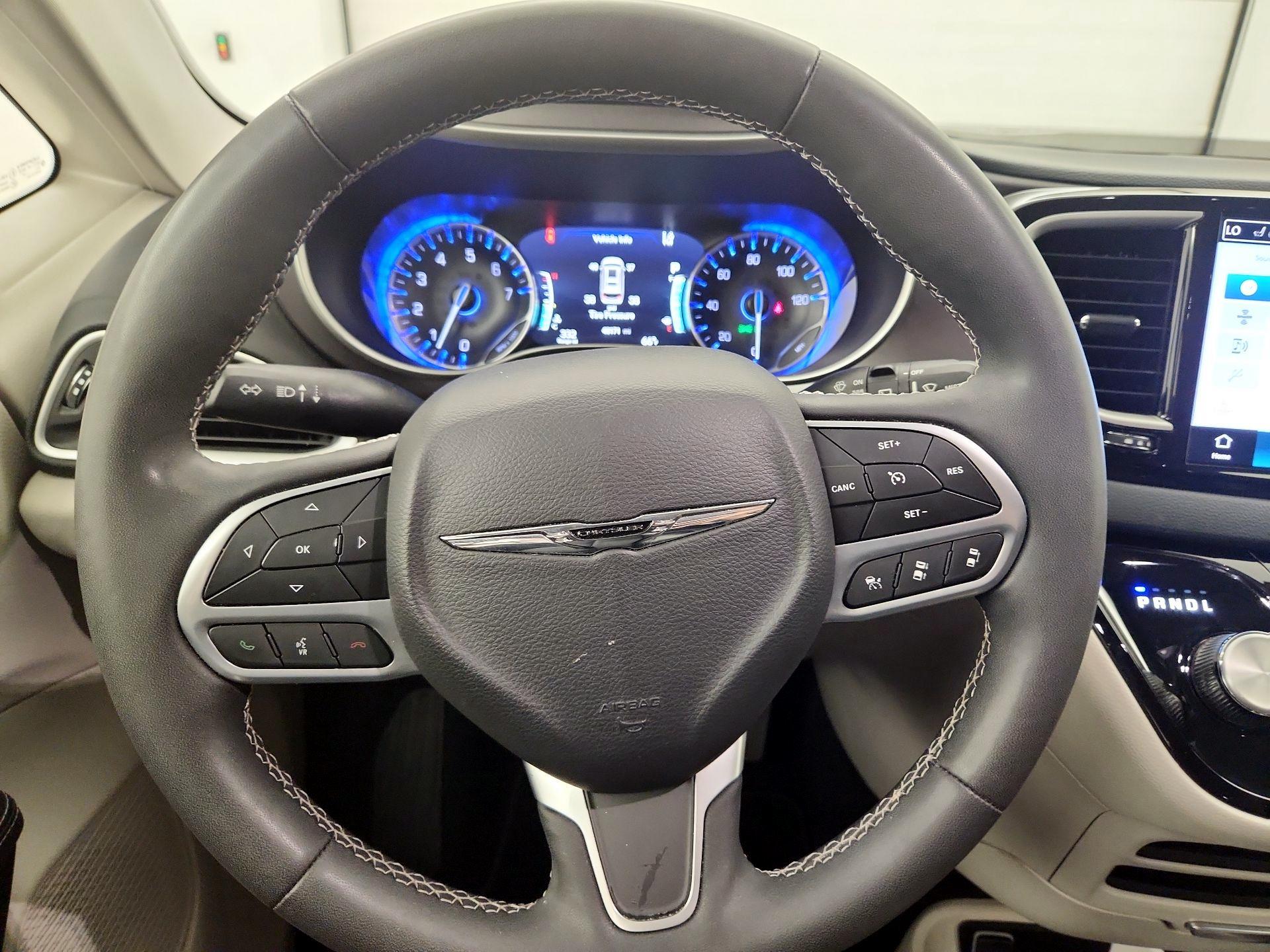 Thumbnail: 2023 Chrysler Pacifica - 10