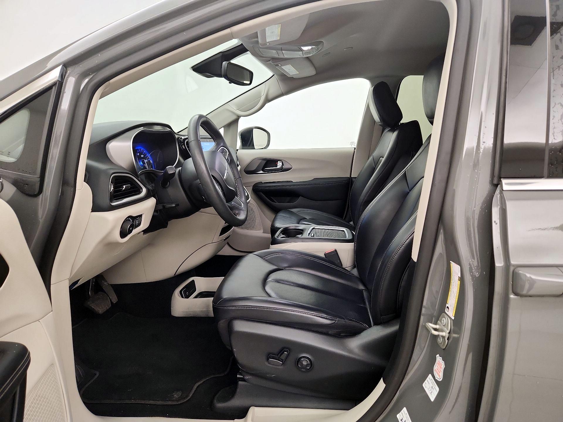 Thumbnail: 2023 Chrysler Pacifica - 11