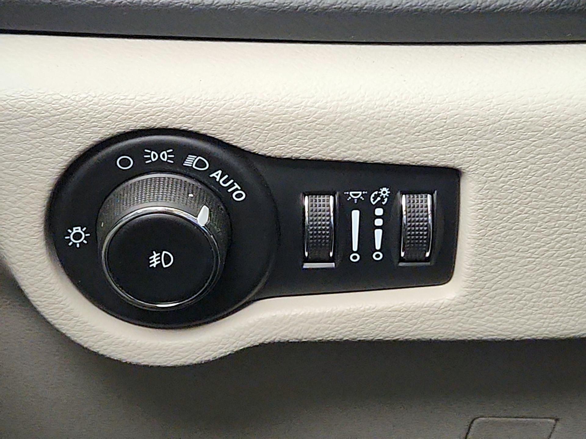 Thumbnail: 2023 Chrysler Pacifica - 13