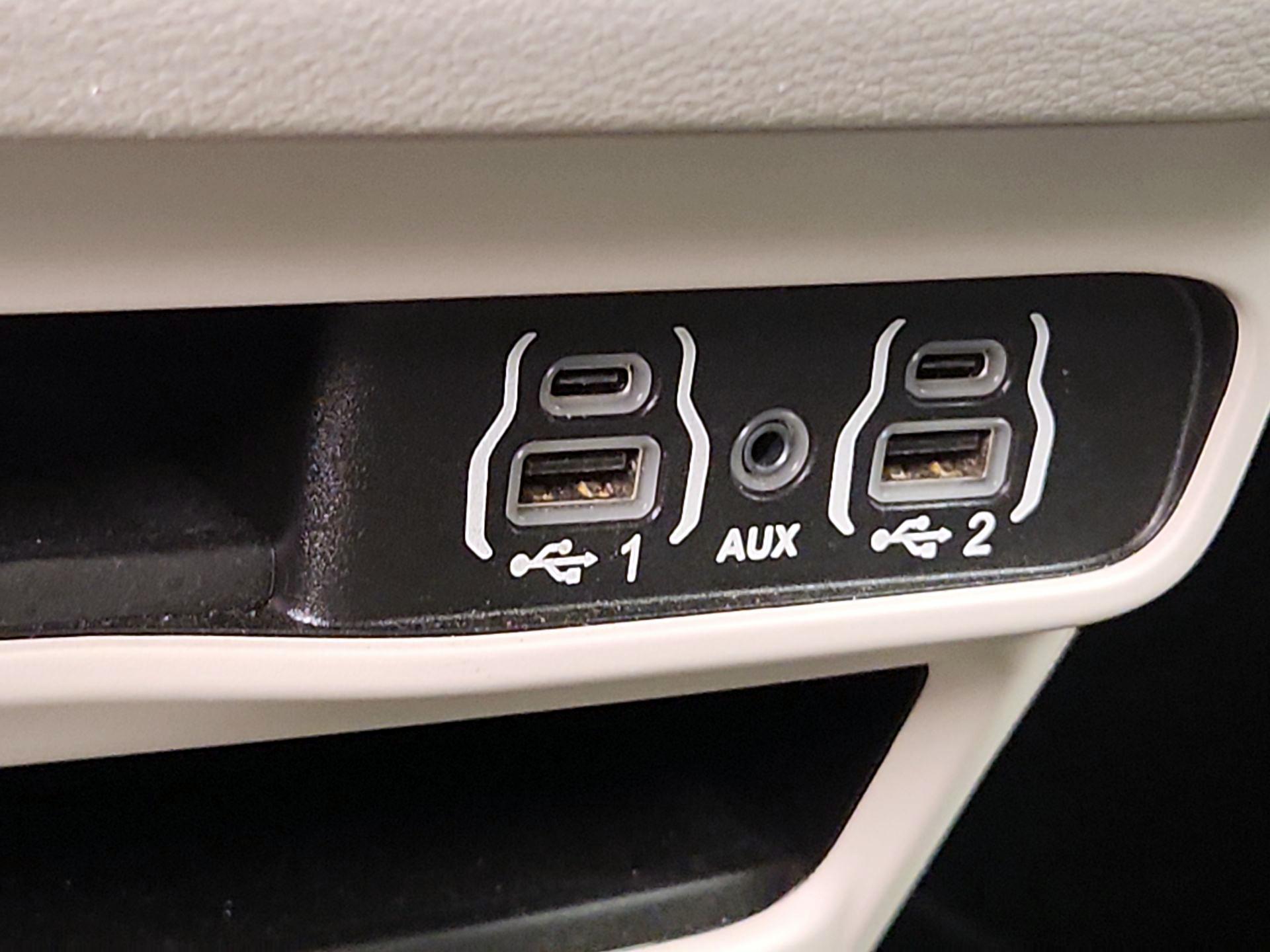 Thumbnail: 2023 Chrysler Pacifica - 18