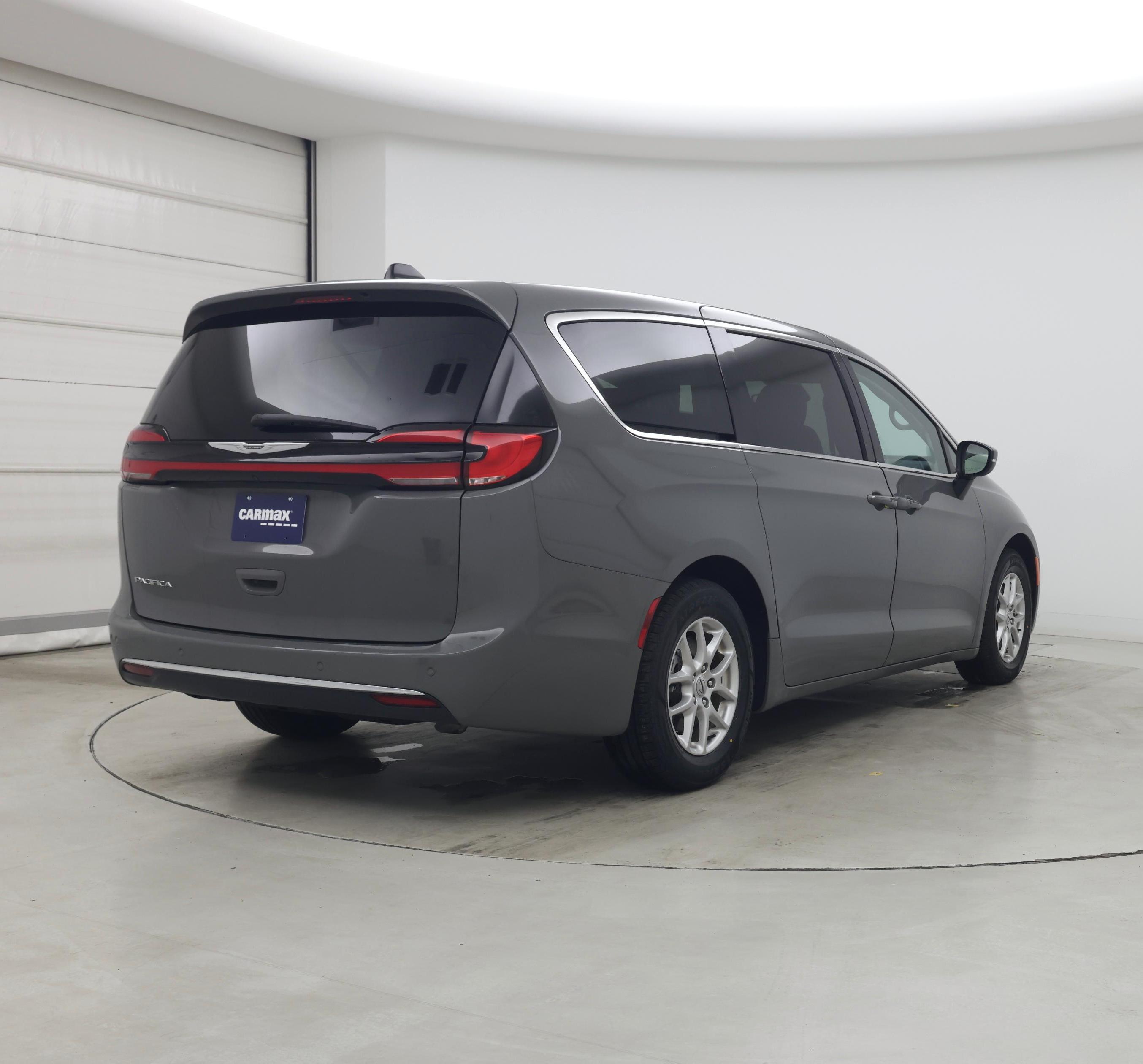 Thumbnail: 2023 Chrysler Pacifica - 8