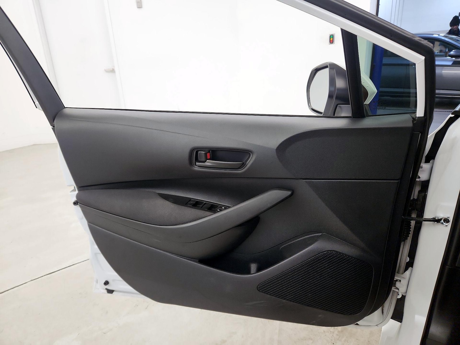 2025 Toyota Corolla LE - Photo 13