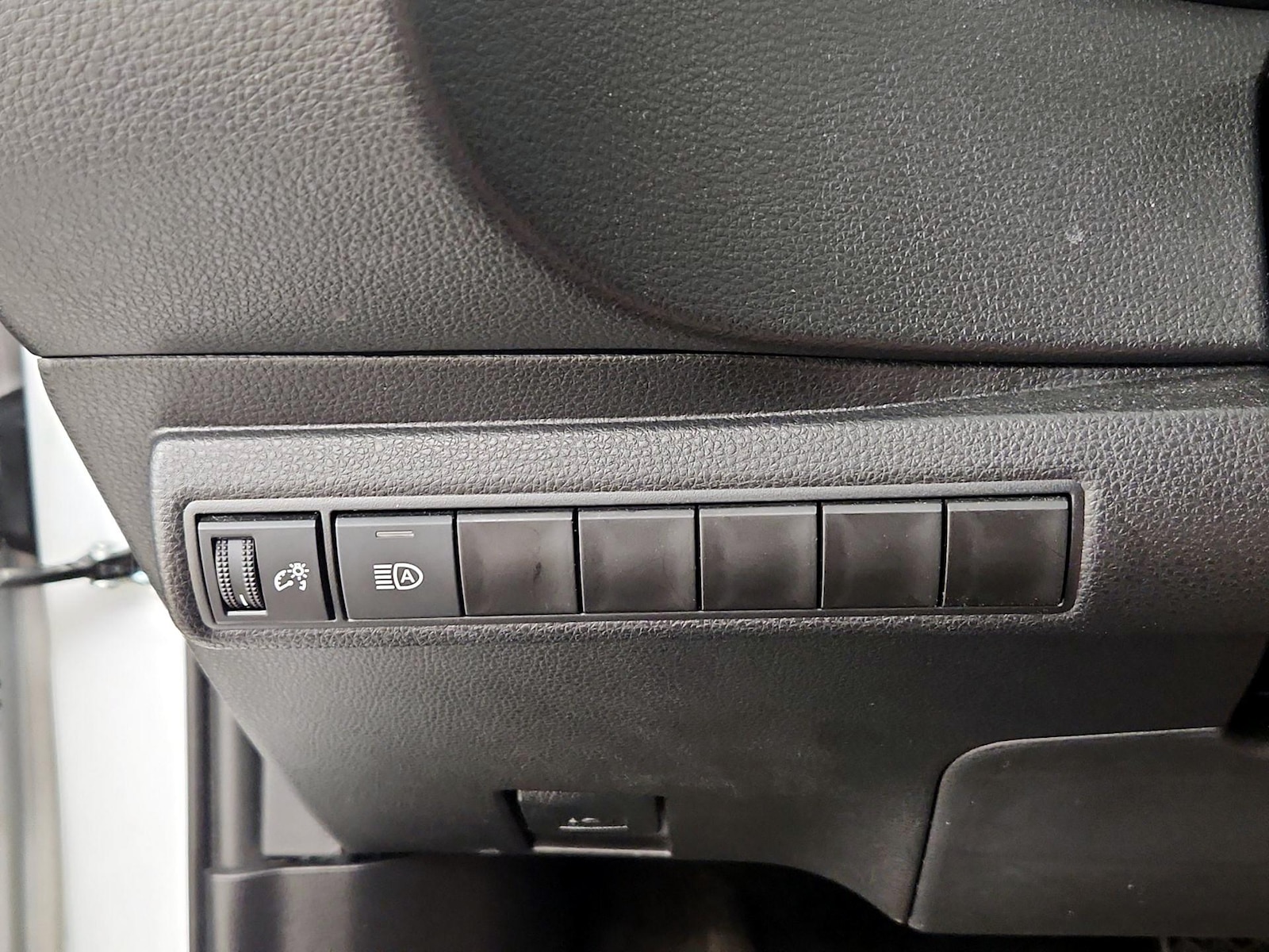 2025 Toyota Corolla LE - Photo 14