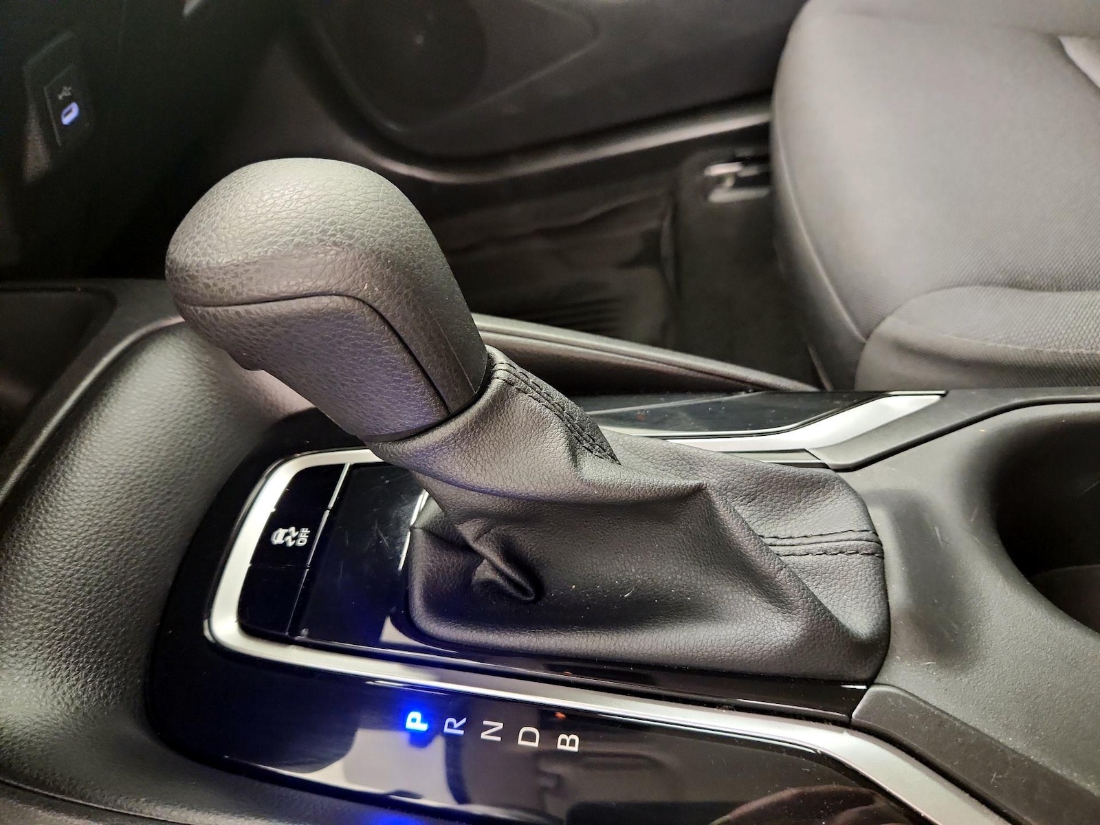 2025 Toyota Corolla LE - Photo 18