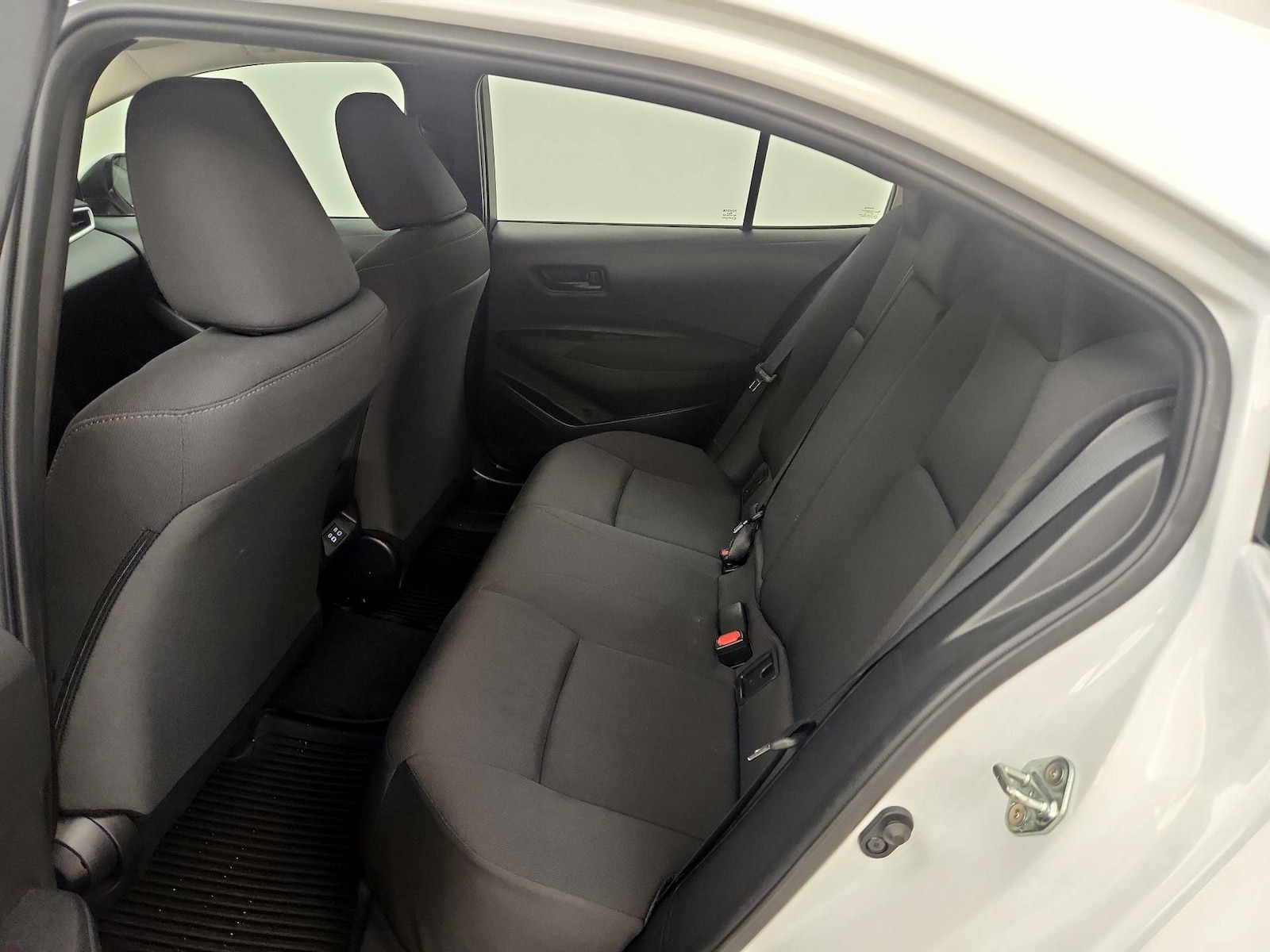 2025 Toyota Corolla LE - Photo 20