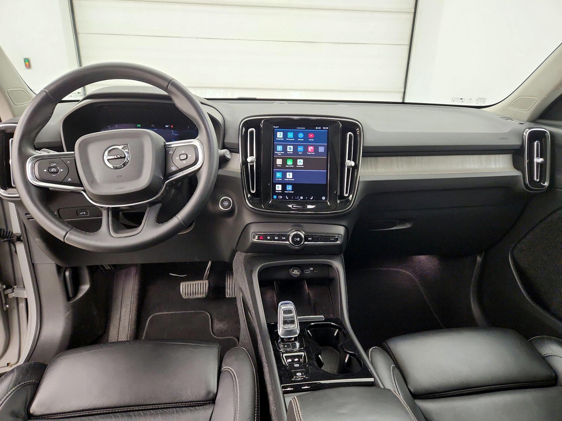 Thumbnail: 2023 Volvo XC40 - 9